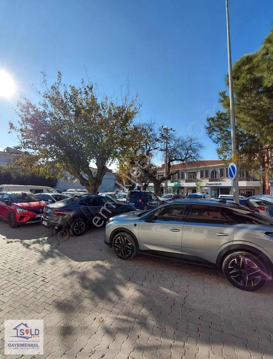 Urla Merkezde İşlek Cadde Üzeri Avlulu Taş Yapılı Kiralık Dükkan - Görsel 6