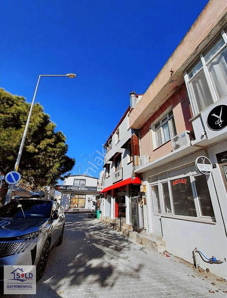 Urla Merkezde İşlek Cadde Üzeri Avlulu Taş Yapılı Kiralık Dükkan - Görsel 3