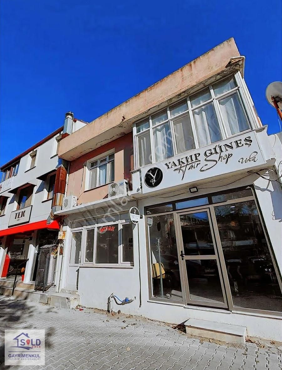 Urla Merkezde İşlek Cadde Üzeri Avlulu Taş Yapılı Kiralık Dükkan