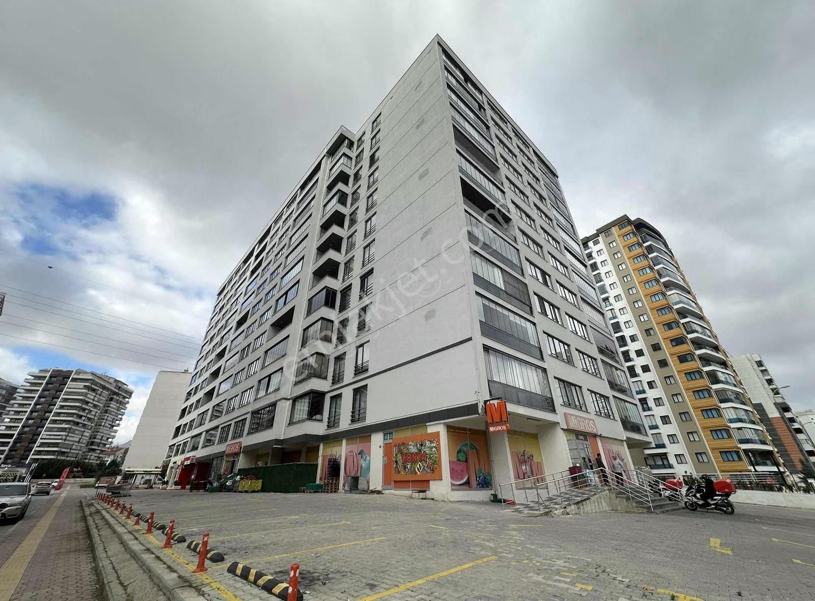 Selçuk Mah. Site İçerisinde Ultra Lüks 4+1 Kiralık