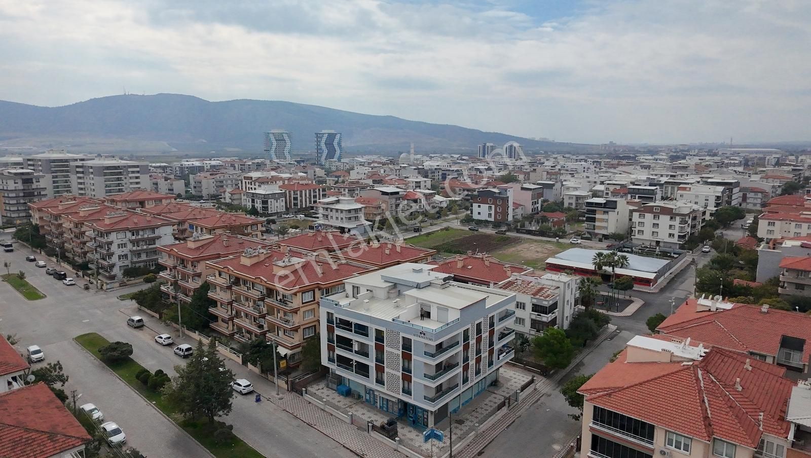 Hürriyet Cadde Üzeri 5+1 Asansörlü 280 M2 Asansörlü Dubleks