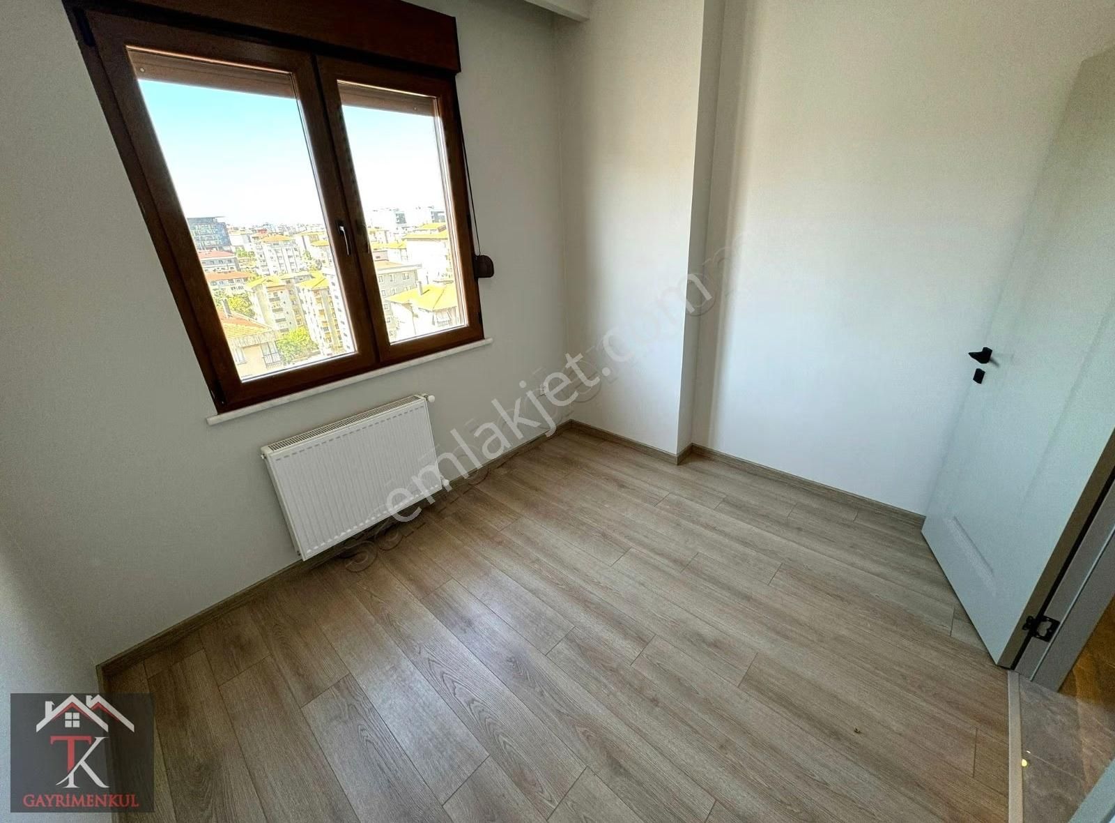 Tk'dan Merdivenköy'de Etrafı Açık Manzaralı Balkonlu Geniş 3+1 - Görsel 16