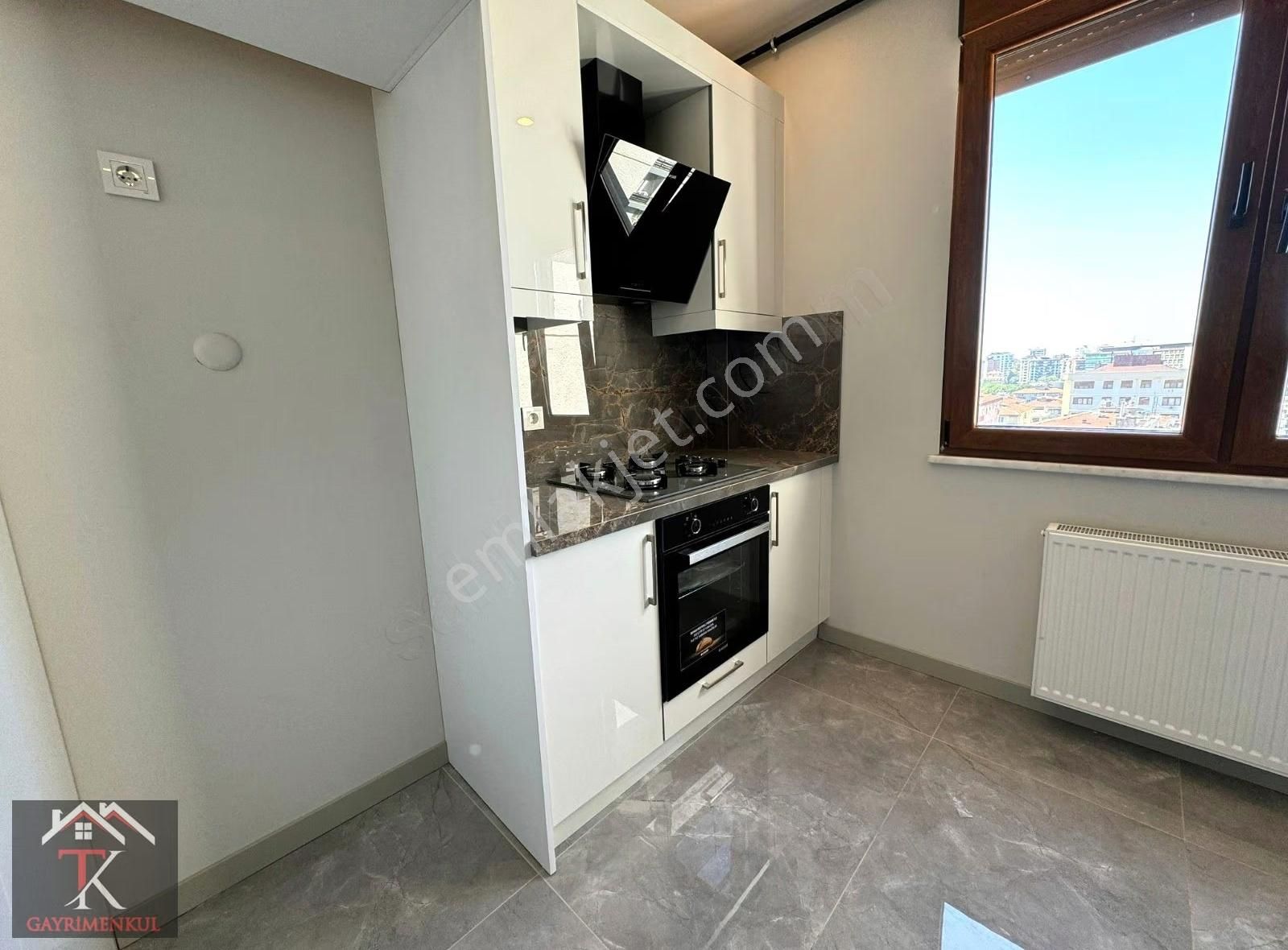 Tk'dan Merdivenköy'de Etrafı Açık Manzaralı Balkonlu Geniş 3+1 - Görsel 12