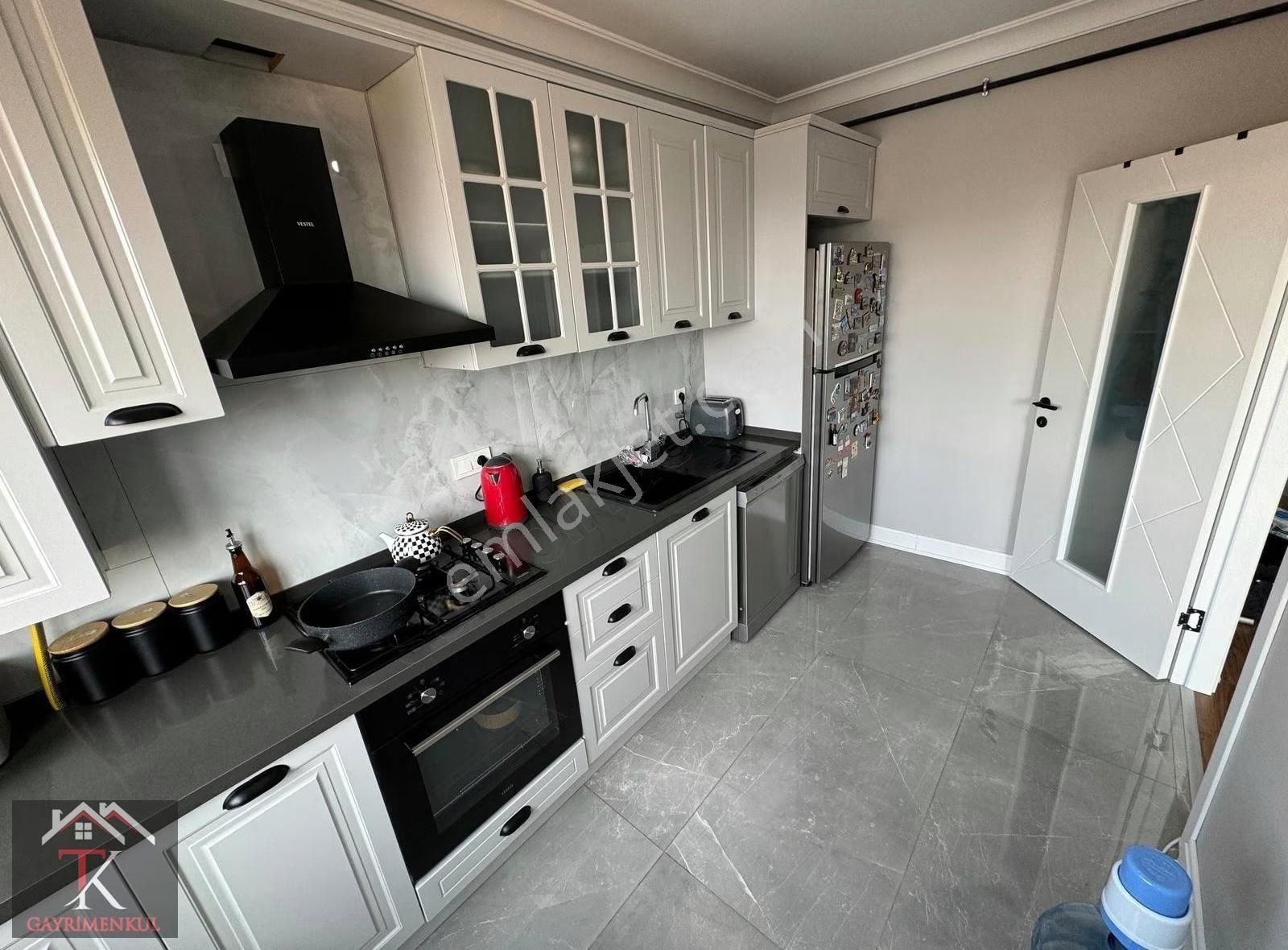 Tk'dan Zühtüpaşa'da Deniz Manzaralı Balkon + Teraslı 1+1 - Görsel 5