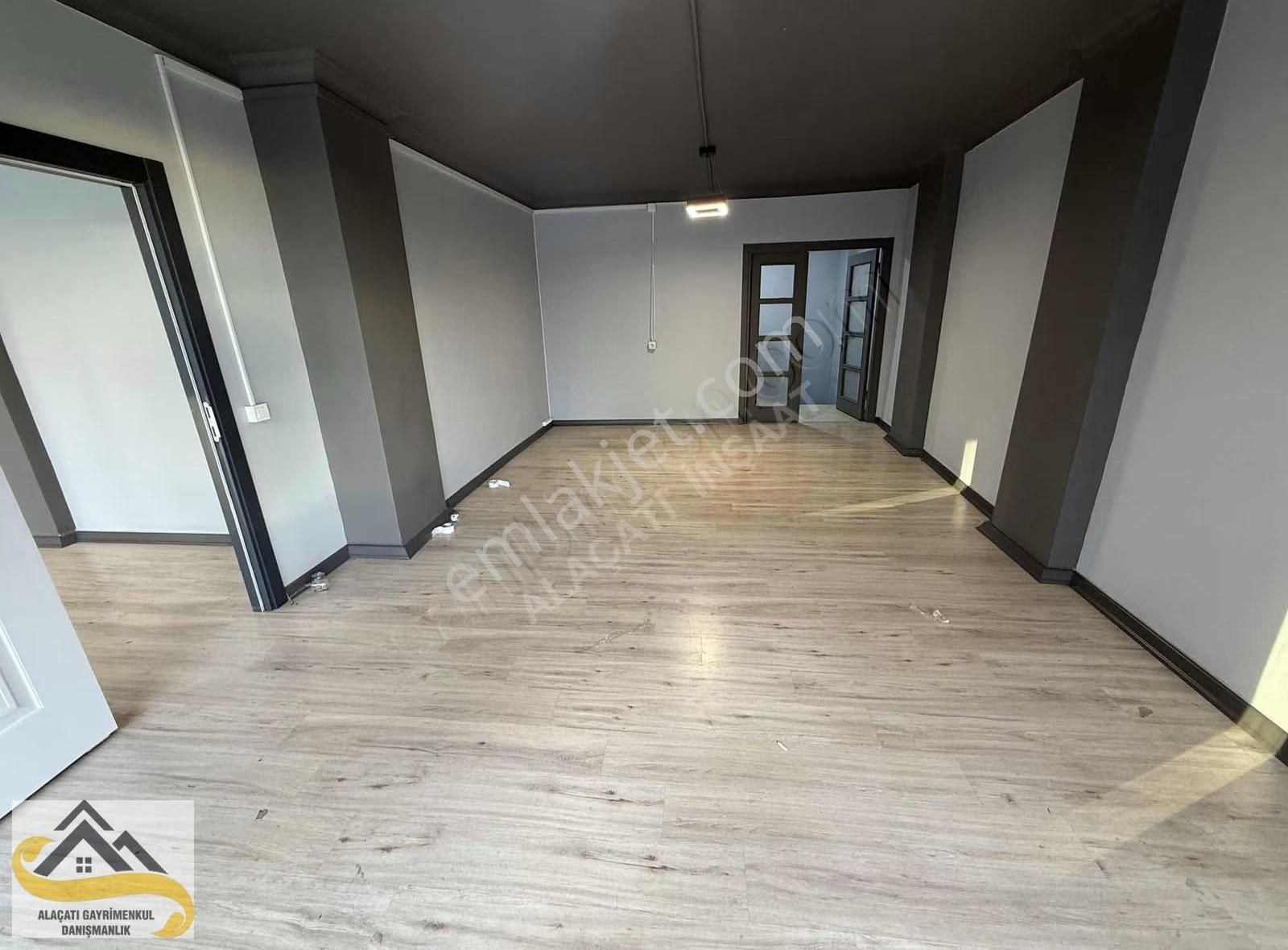 Alacatı İnş Gazi Vega Avm Karşisi 2 Katlı Kiralik Dükkan - Görsel 4