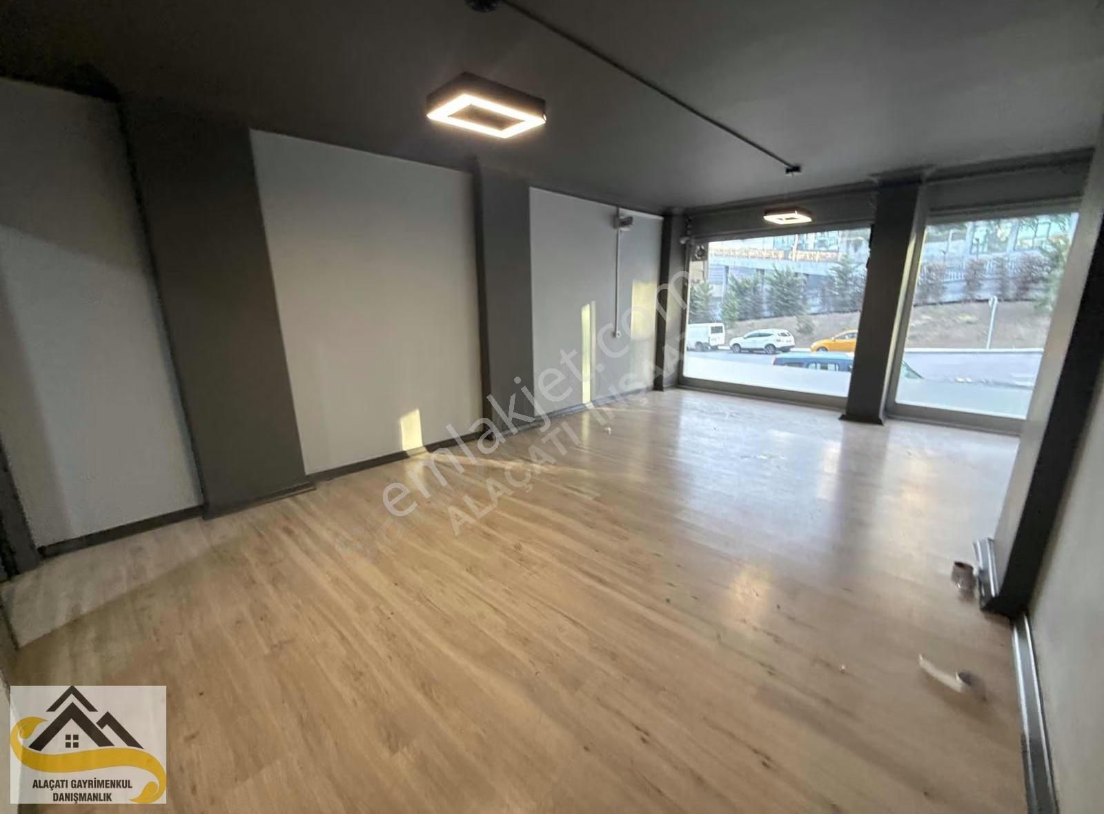 Alacatı İnş Gazi Vega Avm Karşisi 2 Katlı Kiralik Dükkan