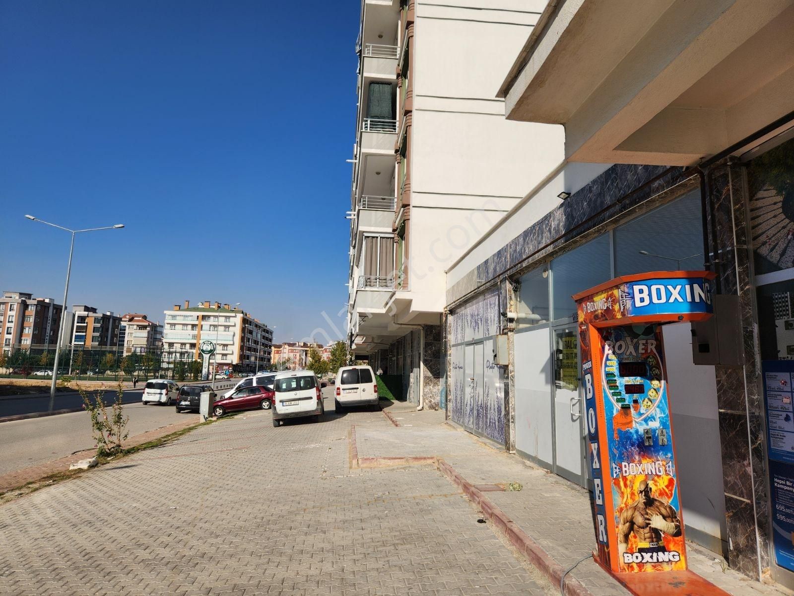 Akabede Ahmet Çalık Parkı Karşsı Cadde Cepheli Çok Amaçlı İşyeri - Görsel 8