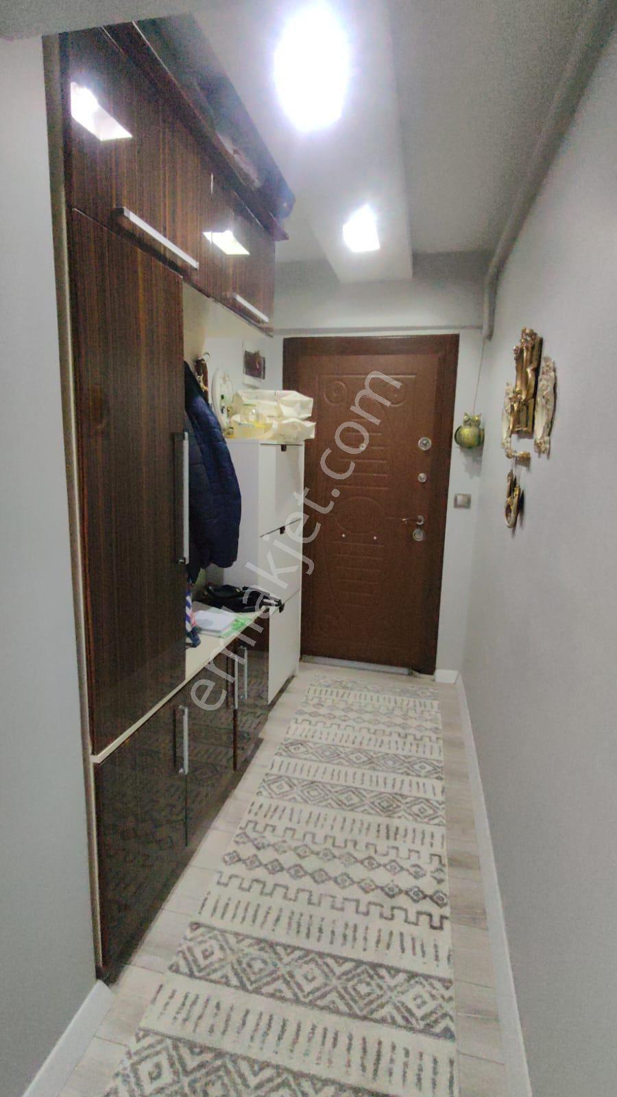 Merkez Efendi Mah.de 13 Yaşında Otoparklı 3+1 Daire Fırsatı - Görsel 17