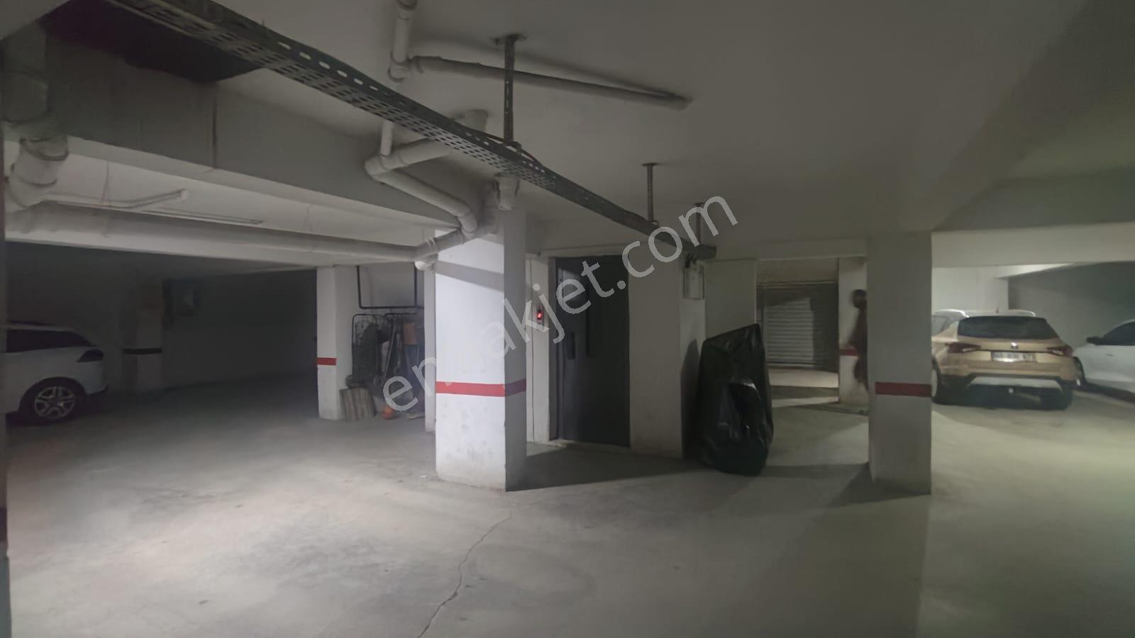 Merkez Efendi Mah.de 13 Yaşında Otoparklı 3+1 Daire Fırsatı - Görsel 21