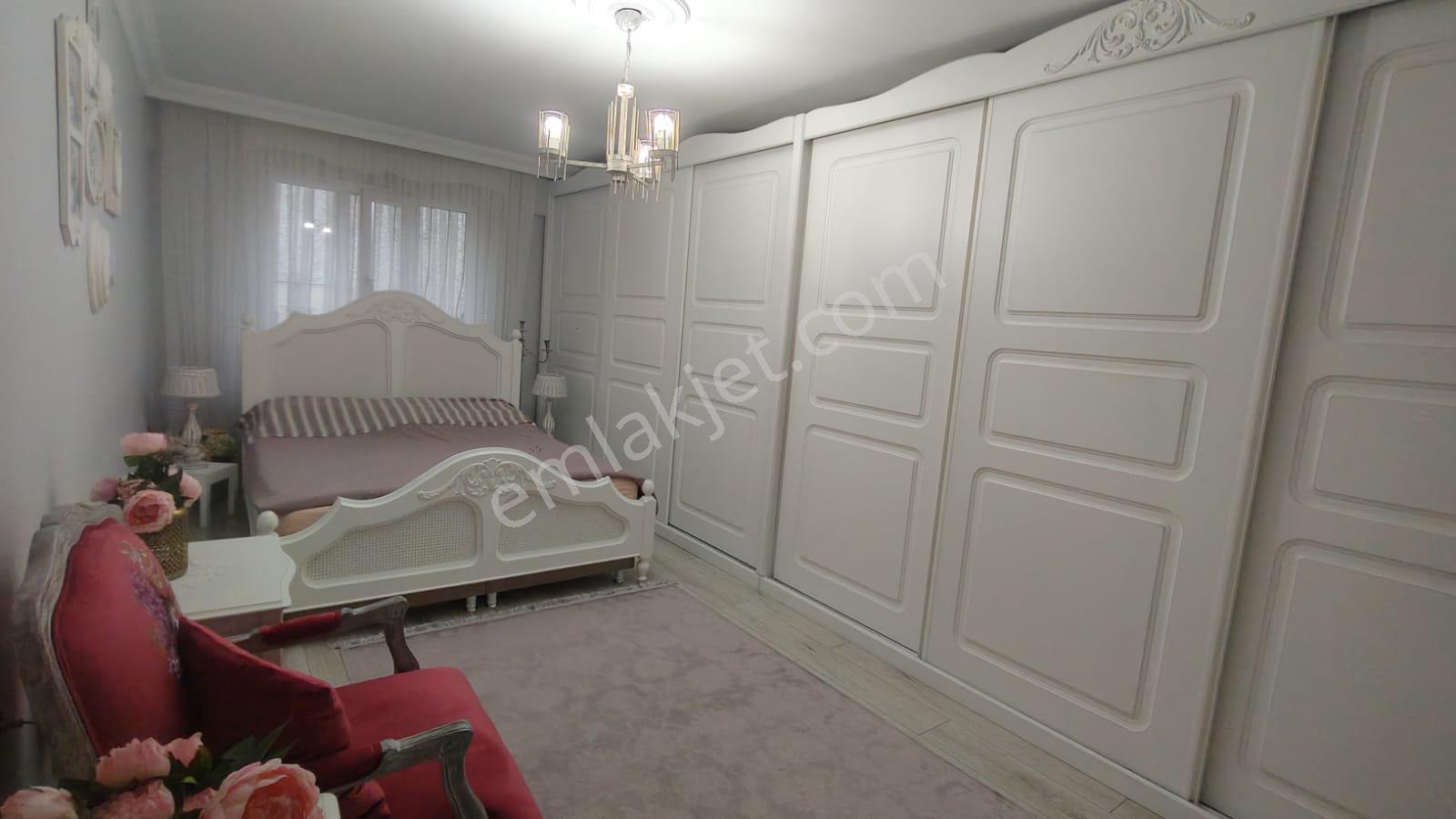 Merkez Efendi Mah.de 13 Yaşında Otoparklı 3+1 Daire Fırsatı - Görsel 9