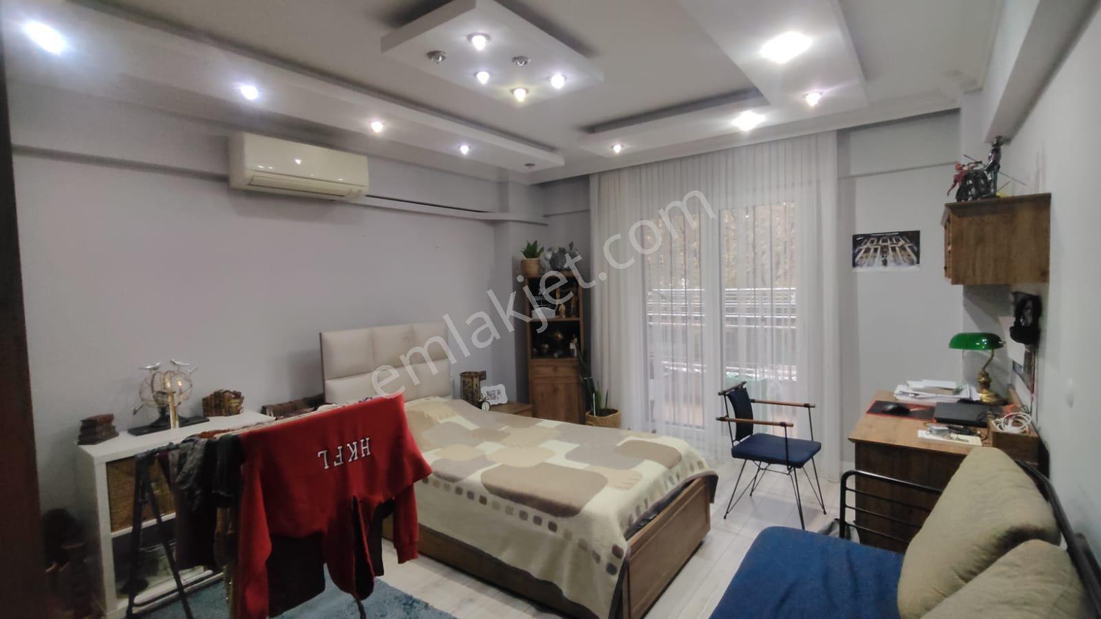 Merkez Efendi Mah.de 13 Yaşında Otoparklı 3+1 Daire Fırsatı - Görsel 11