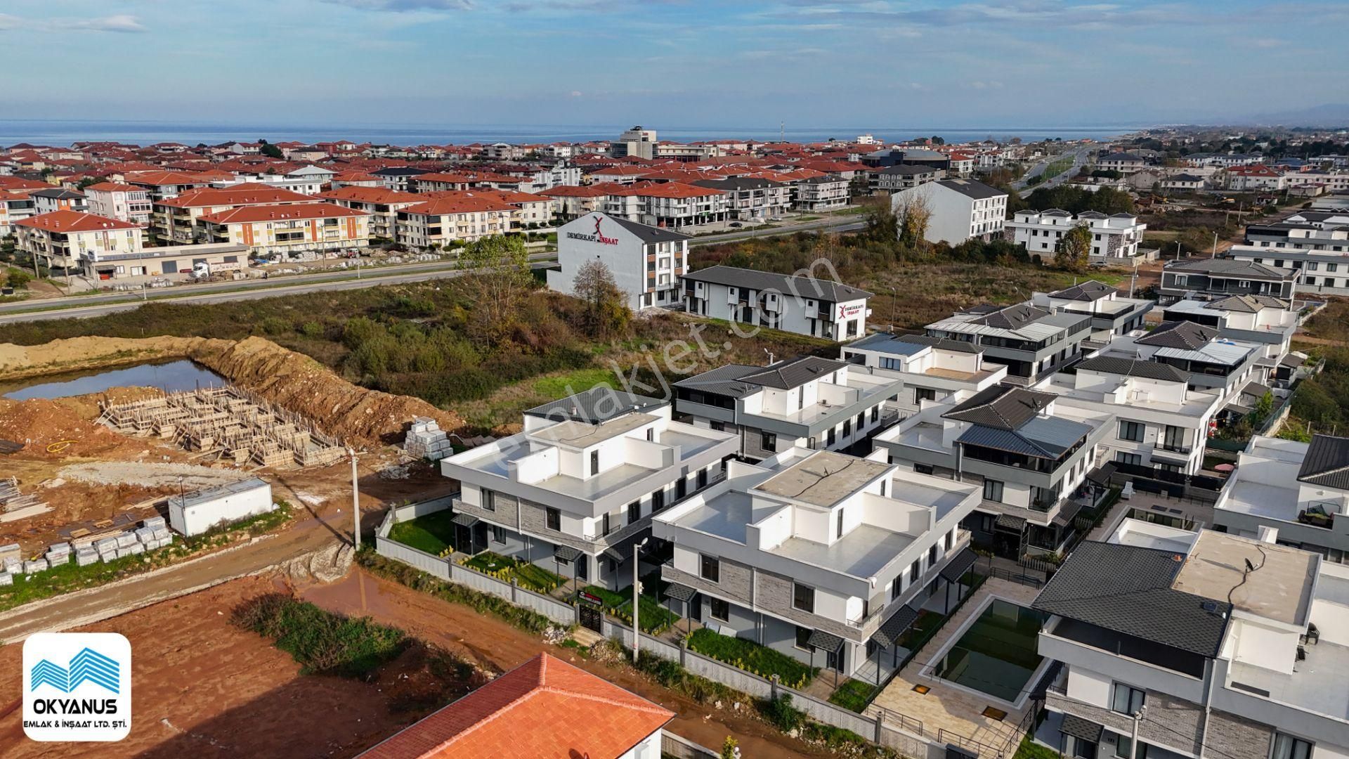 Karasu'da Site İçerisi Havuzlu Bahçe Kullanımlı 3+1 Villa - Görsel 3