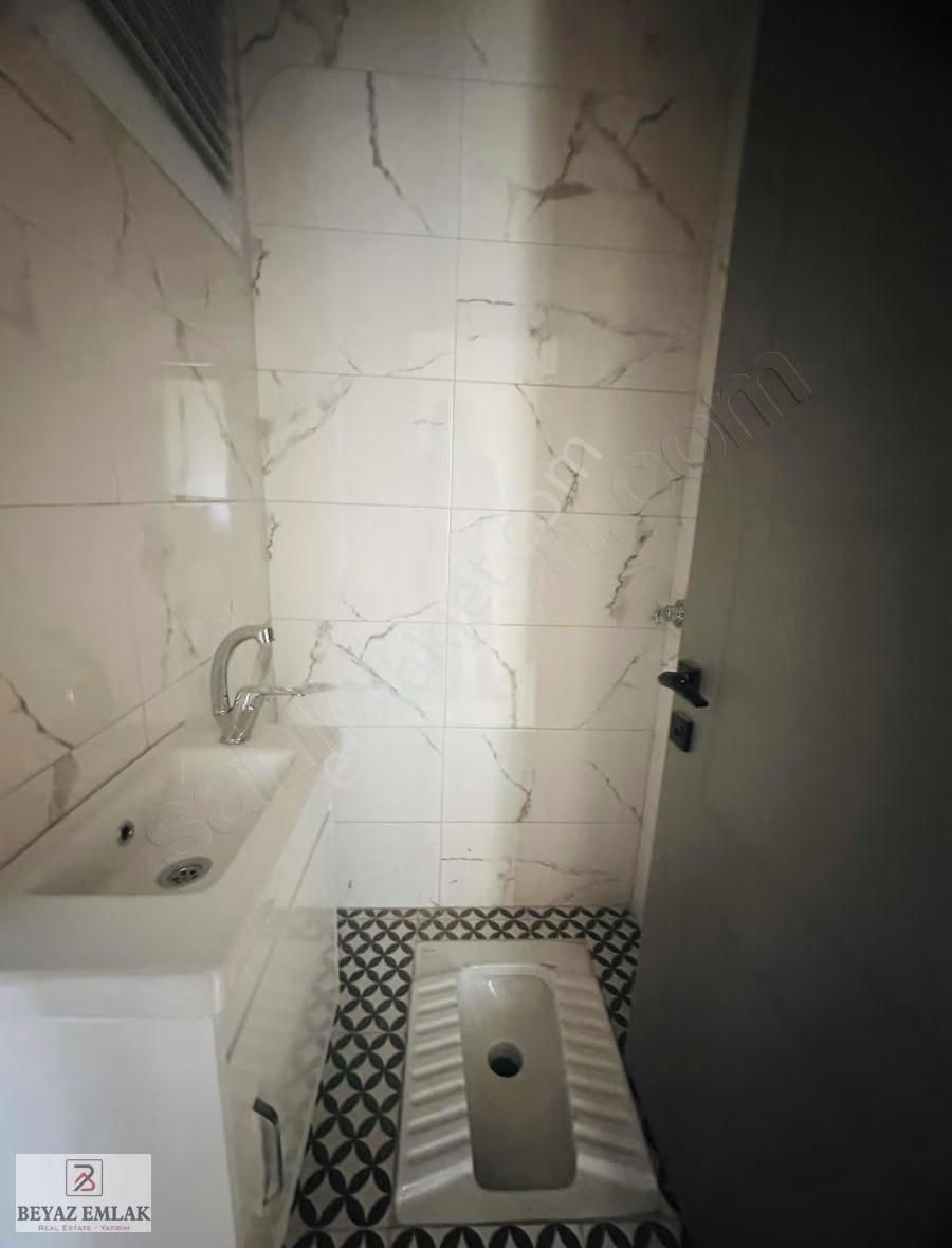 Beyaz Emlak'tan Tramvaya Yakın Havuzlu Kullanışı 2+1 Giriş Daire - Görsel 14