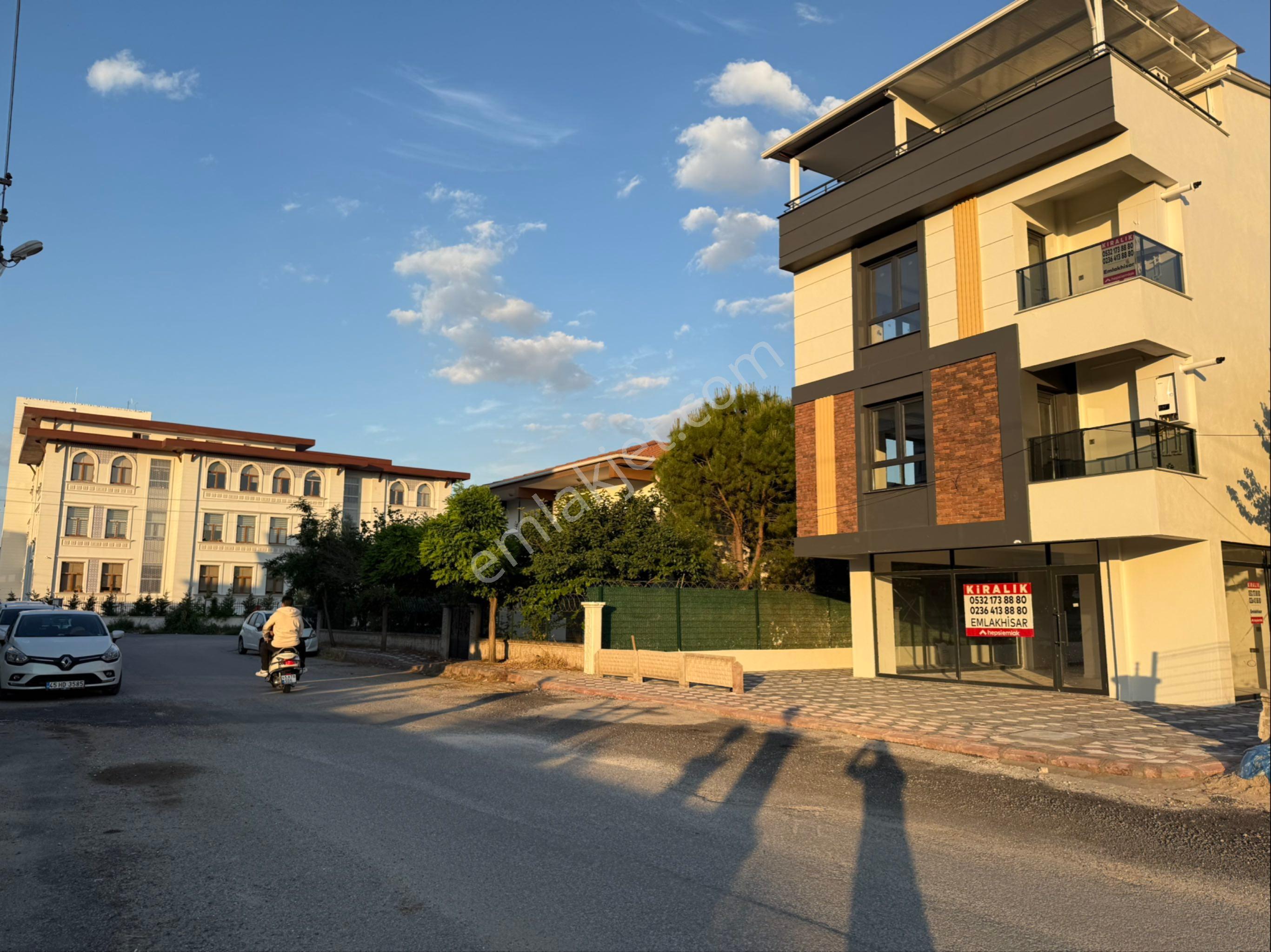 Akhisar Atatürk Yeni Hükümet Konağı Yanı Bahçeli Kiralık Dükkan - Görsel 15