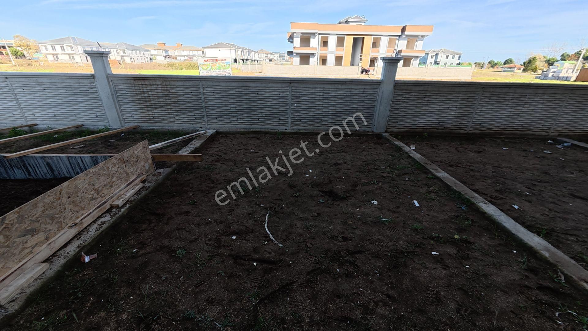 Karasu'da Satılık Havuzlu Bahçeli 3+1 Sıfır Villa - Görsel 13
