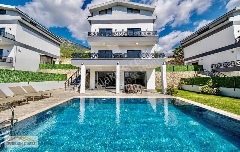 Emsallerden Çok Daha Özel Bir Villa! - Görsel 16