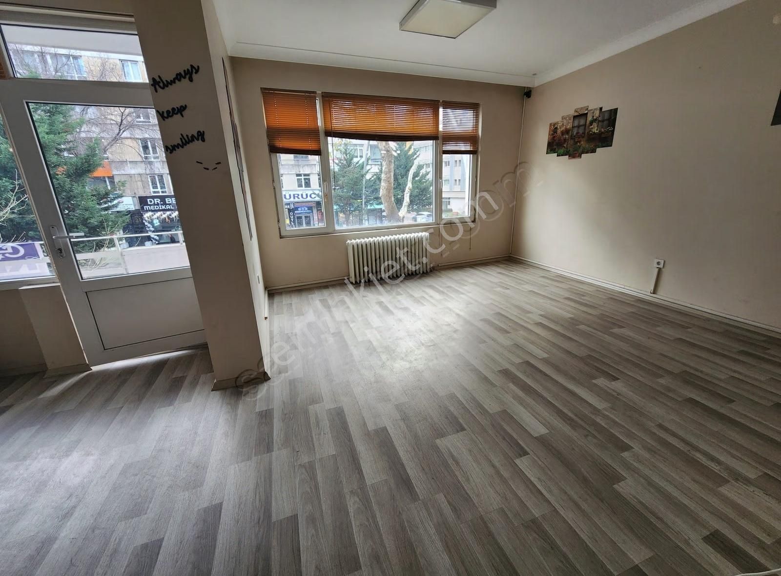 Kızılay Gmk Bulvarı 1.kat Ön Cephe Teras Kullanımlı Kiralık Ofis - Görsel 9