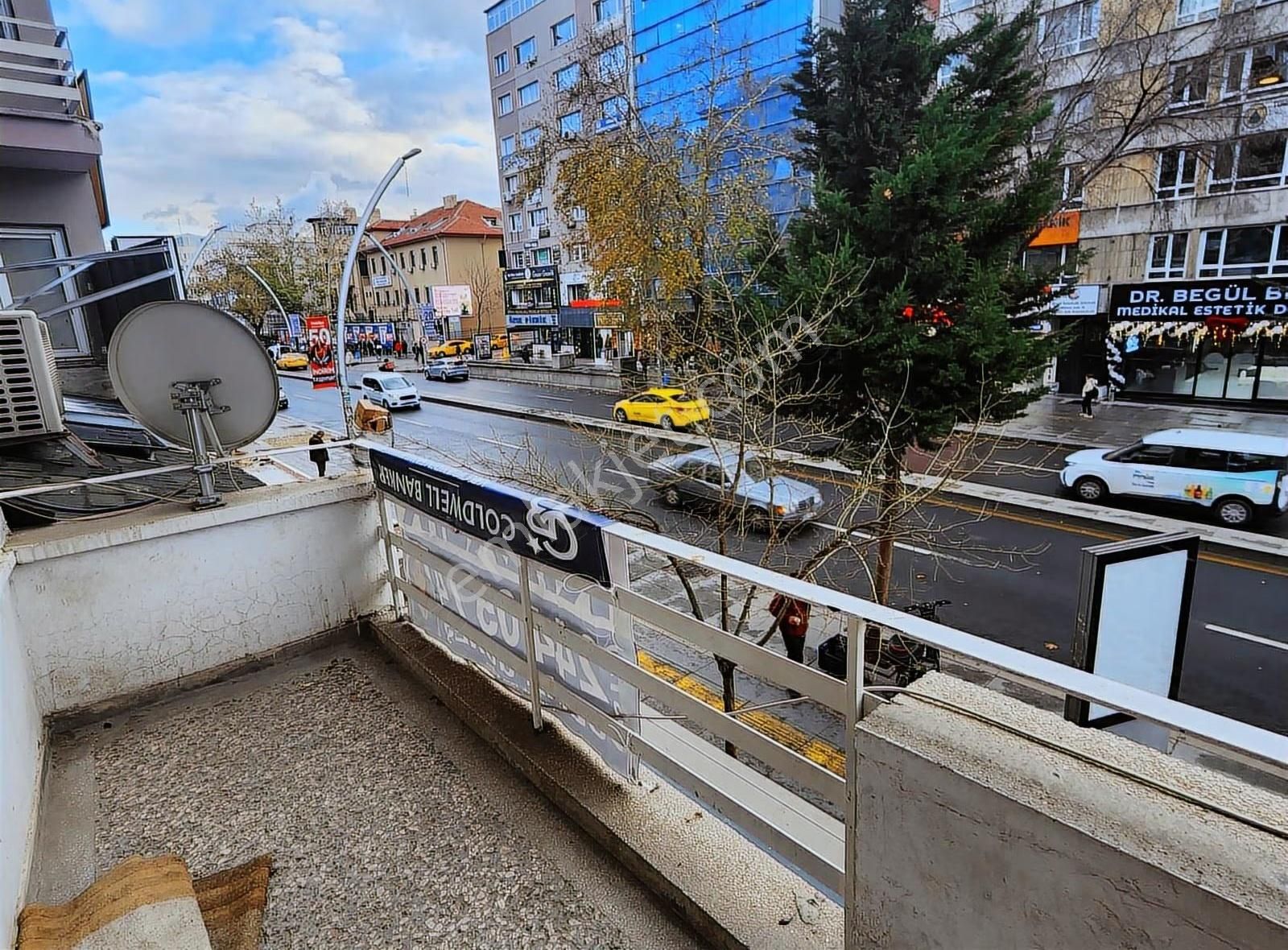 Kızılay Gmk Bulvarı 1.kat Ön Cephe Teras Kullanımlı Kiralık Ofis - Görsel 7