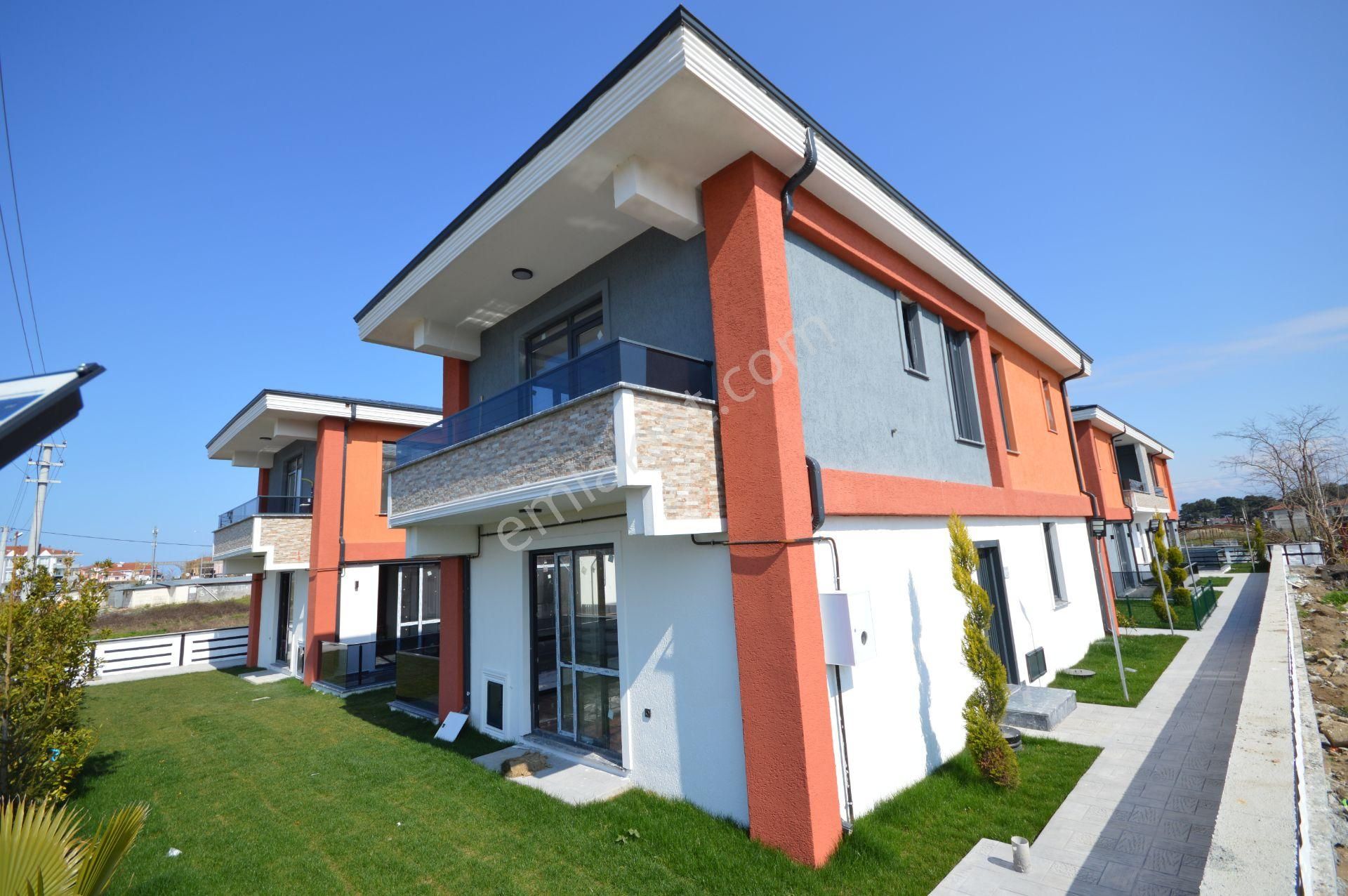 Karasu'da Site İçi Havuzlu - Bahçeli 4+1 Modern Villa - Görsel 2