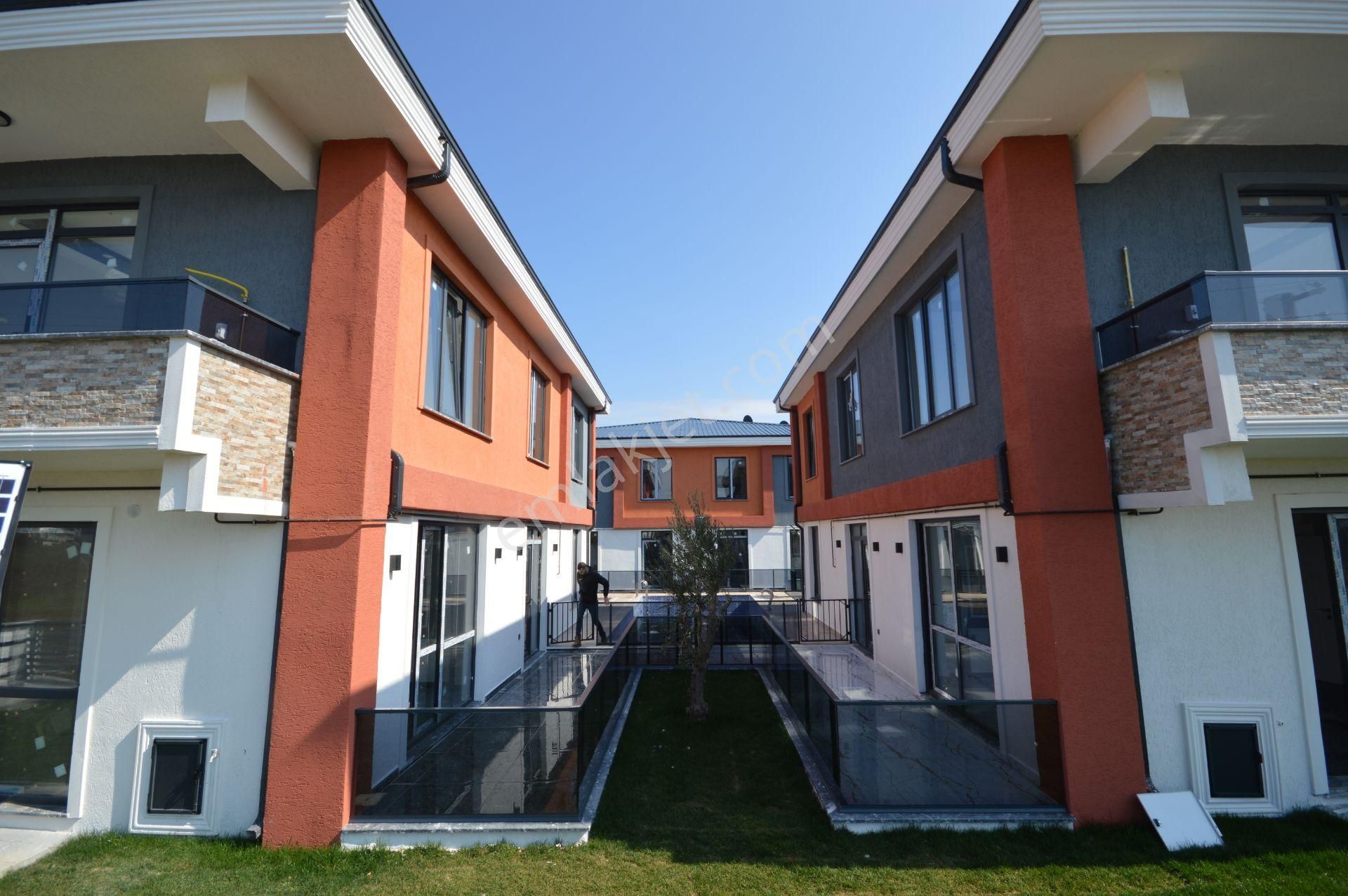 Karasu'da Site İçi Havuzlu - Bahçeli 4+1 Modern Villa - Görsel 6