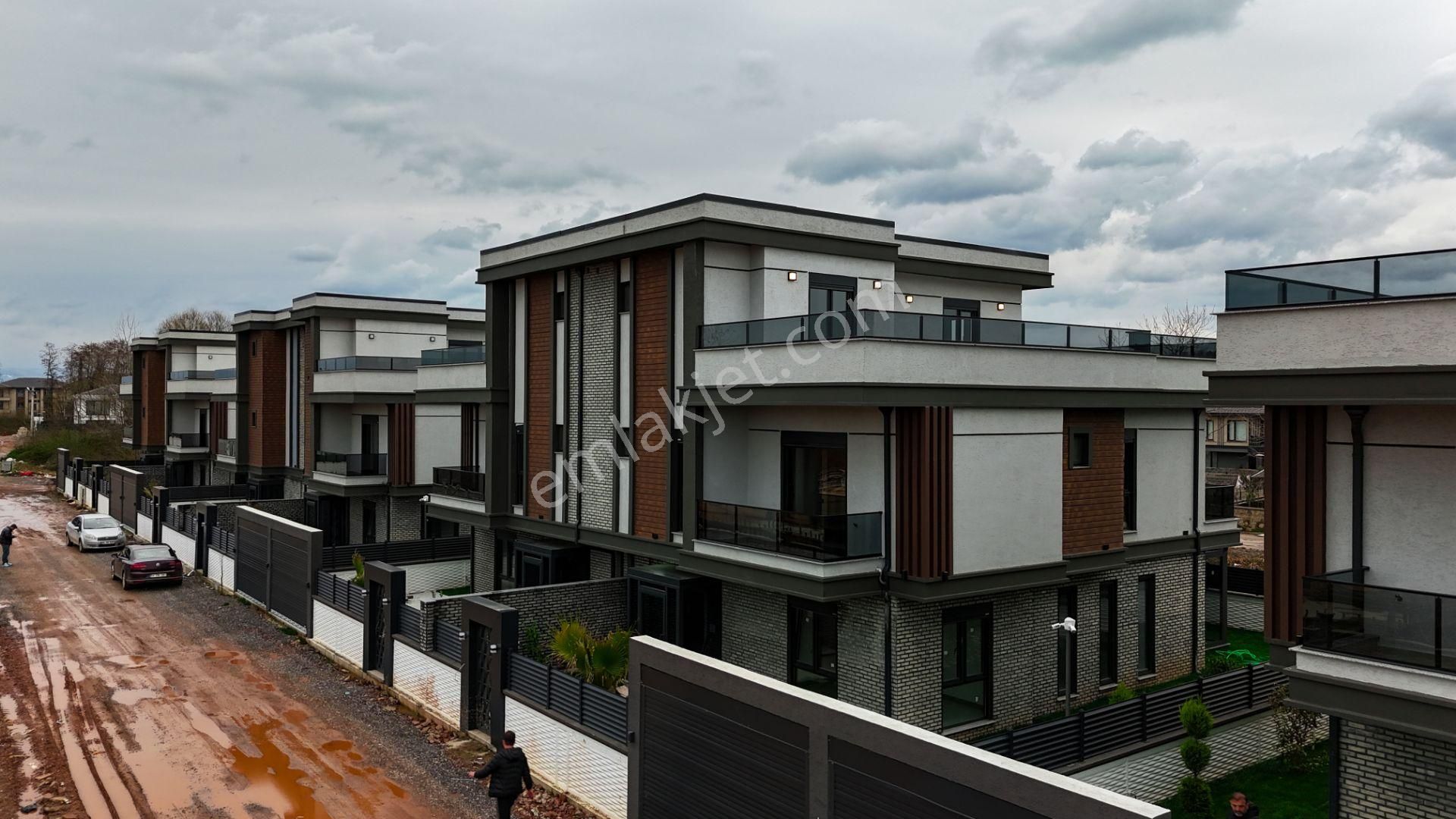 Karasu'da Geniş Metrekare Modern Tasarım 5+1 Lüks Villa - Görsel 2
