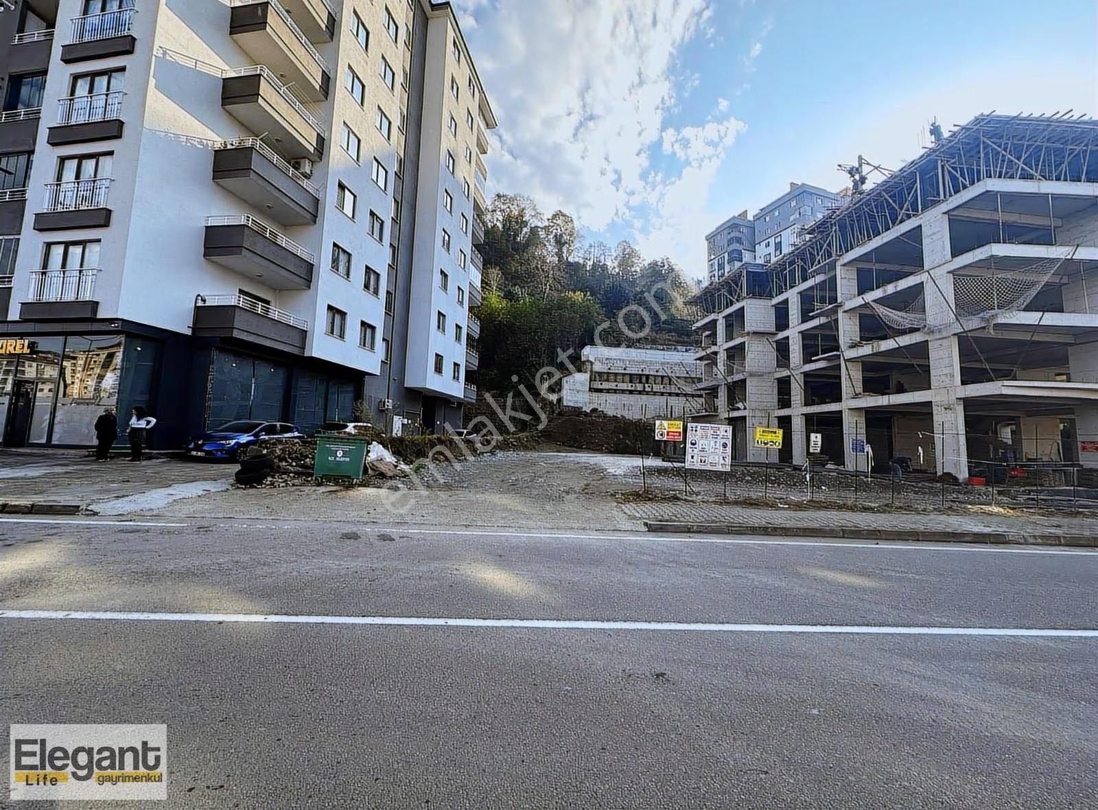 Bağdatlı'da Anayola Sıfır Muhteşem 350 M² Prestij Arsa!!!