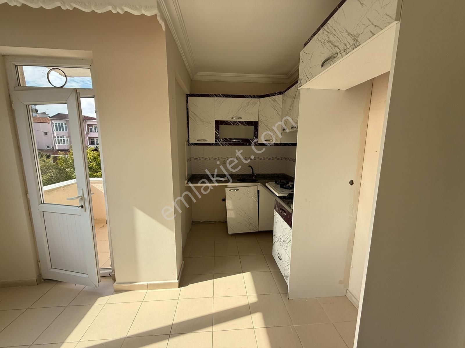 Akyüz Gayrimenkul Den; Merkezı Konumda Iskanlı,kombılı ,satılık 3+1 Daire - Görsel 26