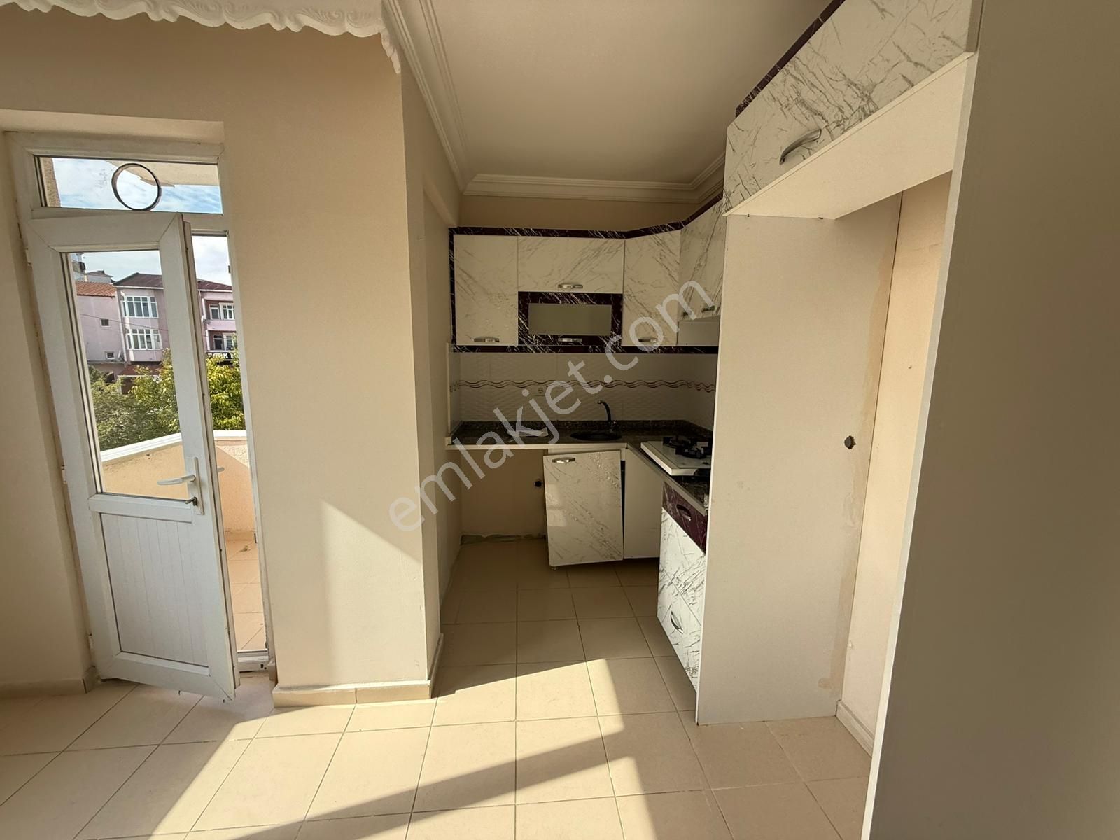 Akyüz Gayrimenkul Den; Merkezı Konumda Iskanlı,kombılı ,satılık 3+1 Daire - Görsel 31