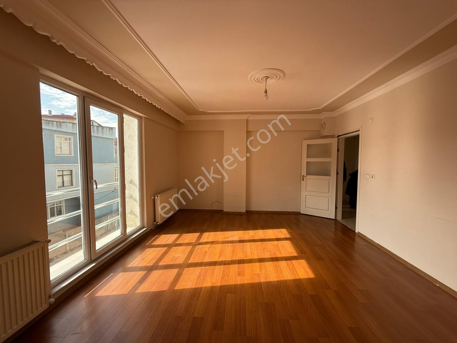 Akyüz Gayrimenkul Den; Merkezı Konumda Iskanlı,kombılı ,satılık 3+1 Daire - Görsel 9