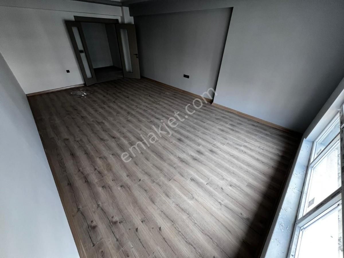 Metro Ve Hastaneye Yakın Mesafede 3+1 Ulra Lüks Daire İmkan! !!! - Görsel 12