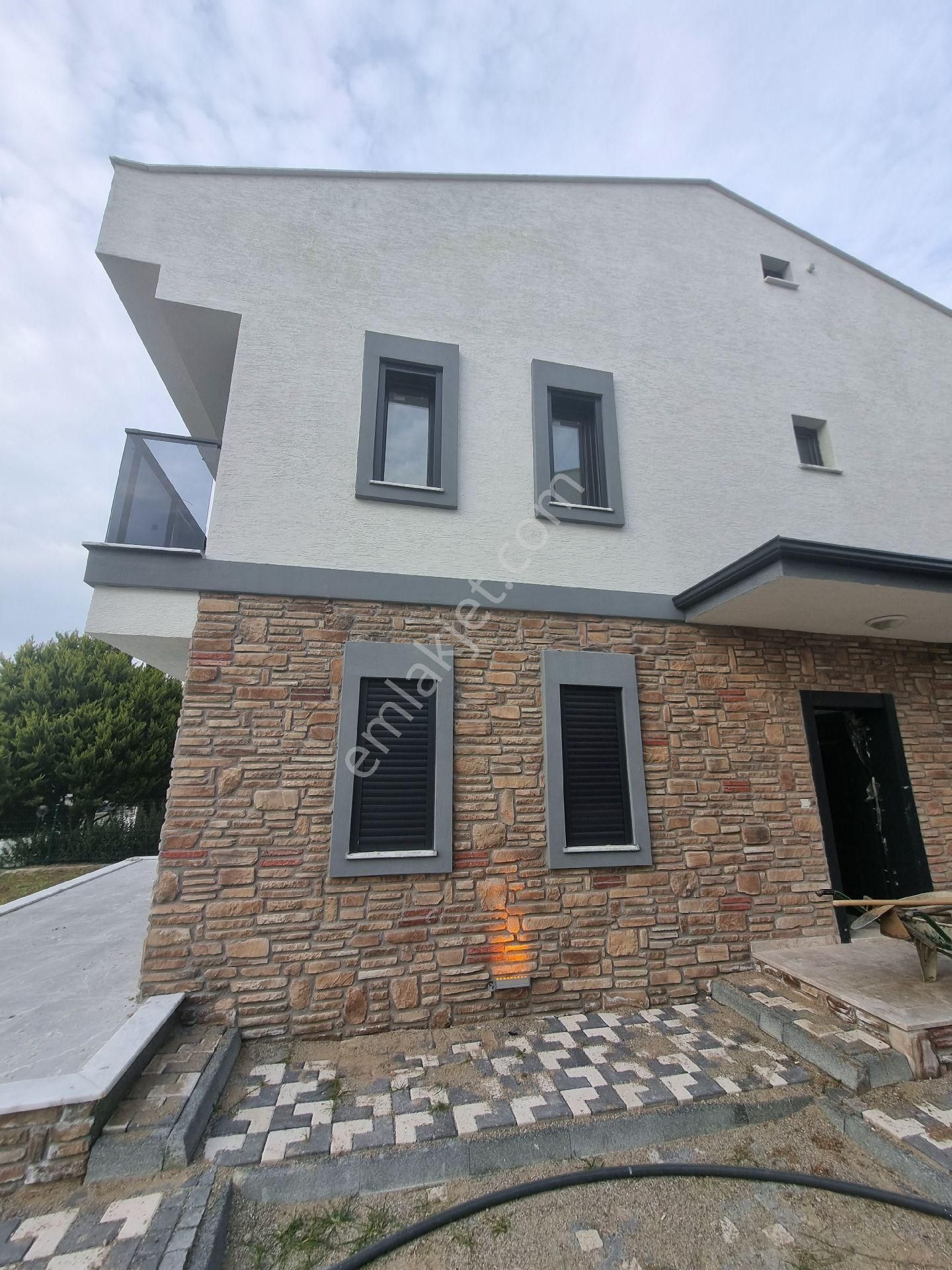 Premar Ayvada'dan Pelitköy Sahilde Sıfır Tripleks Villa