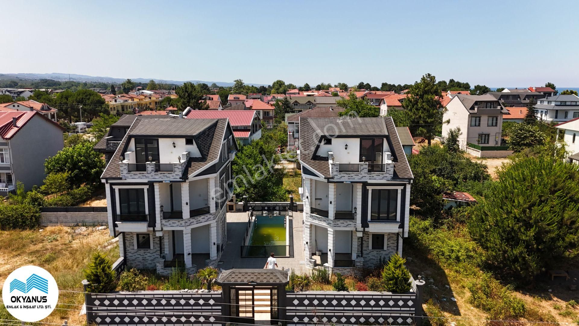 Kocaali'de Havuzlu İki Adet Müstakil Deniz Gören 4+1 Lüks Villa