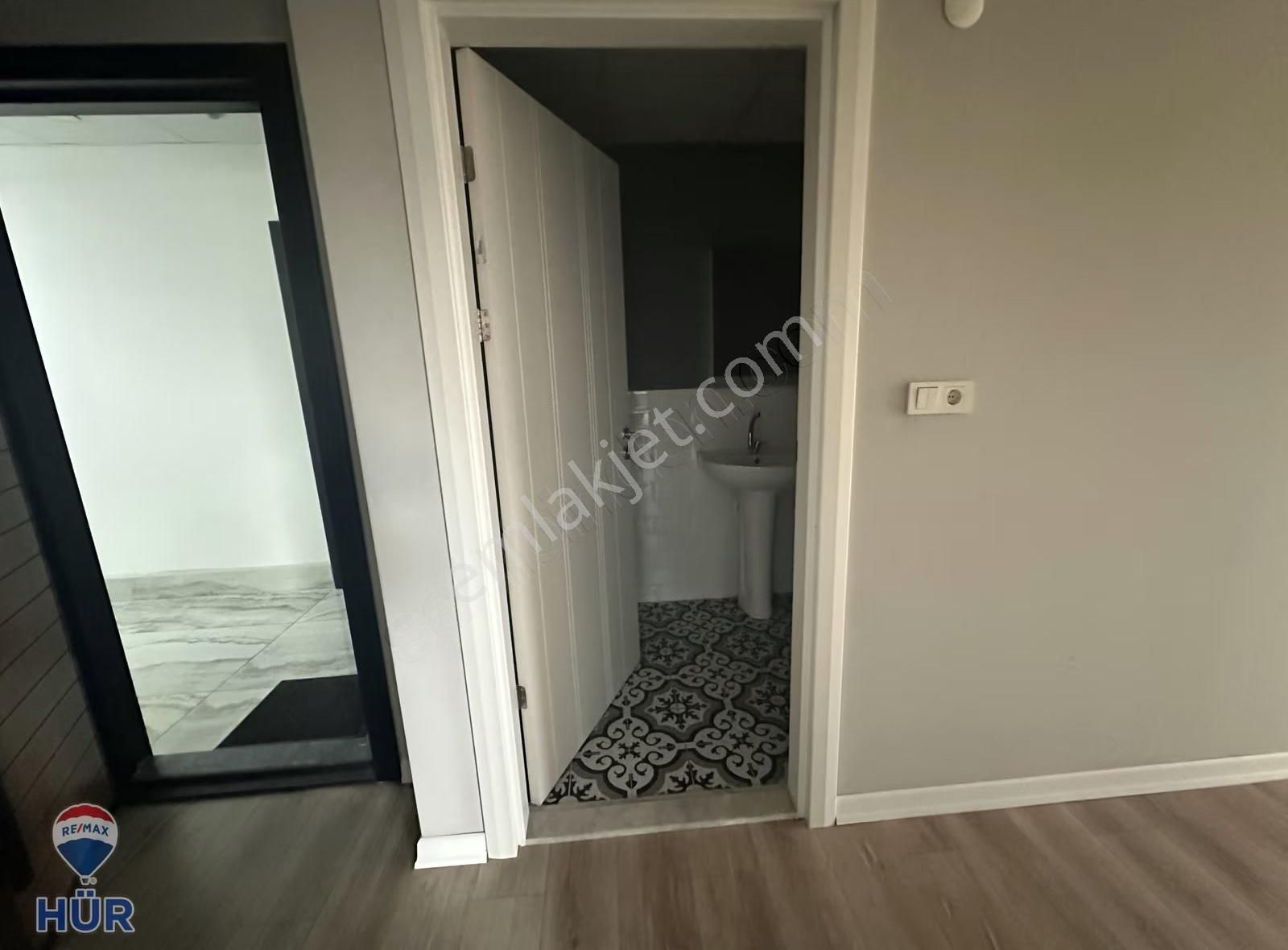 Ayfer Sever'den Serdivan M.yazıcıoğlu Bulv.ön Cephe Kiralık Ofis - Görsel 23