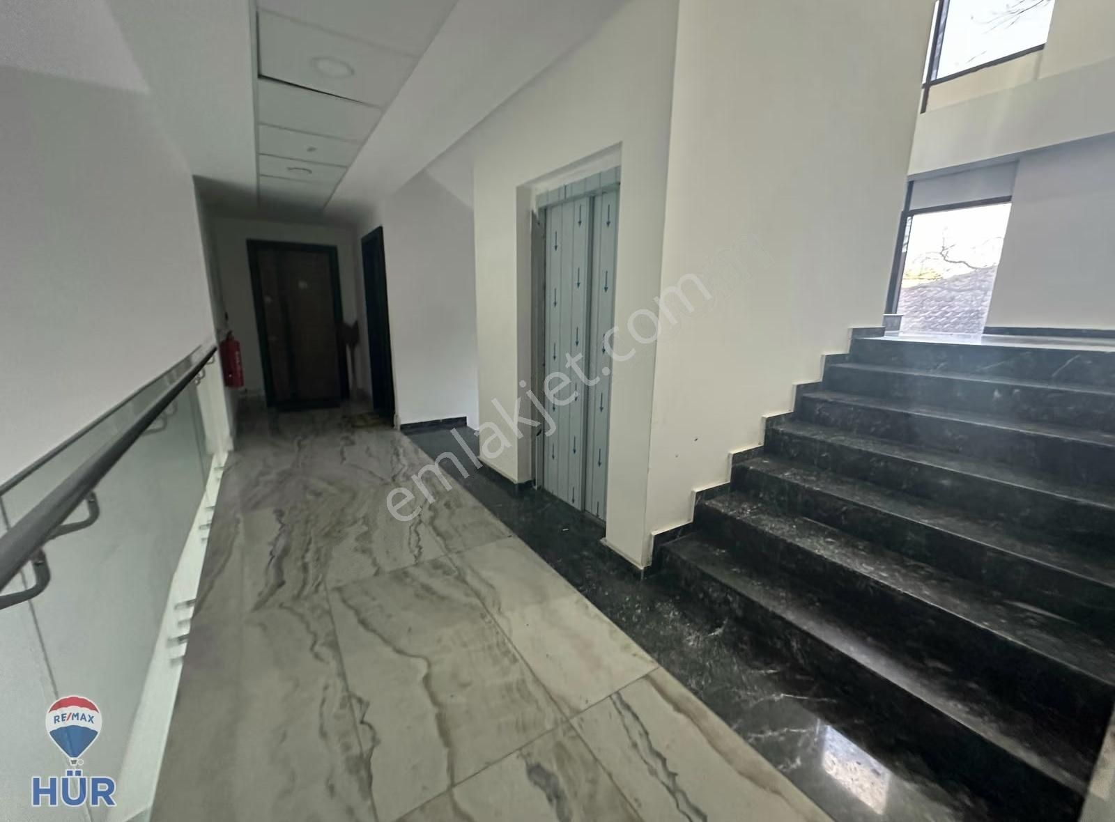 Ayfer Sever'den Serdivan M.yazıcıoğlu Bulv.ön Cephe Kiralık Ofis - Görsel 14