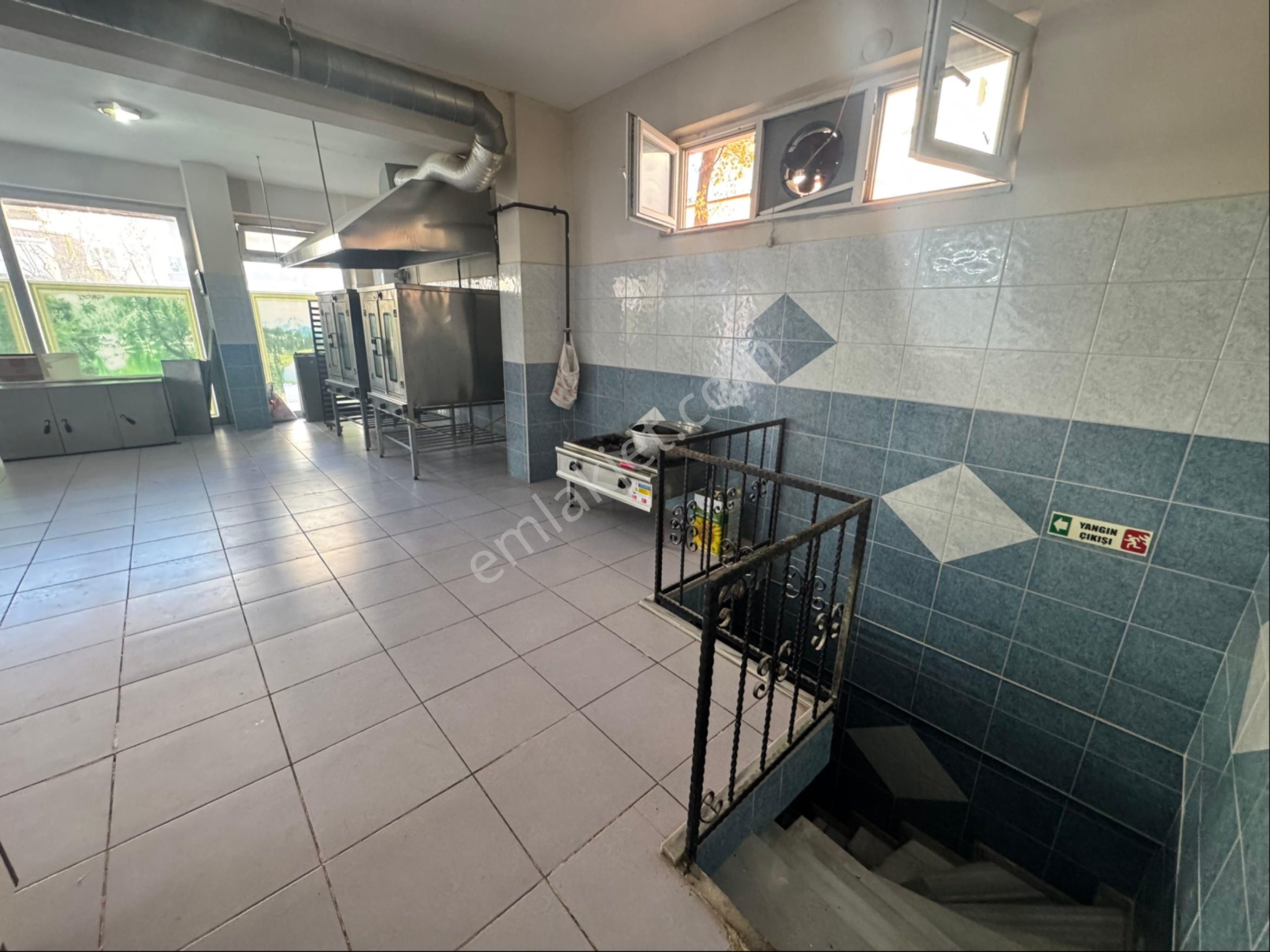 Fevzipaşa Mahallesin De Satılık 194m Dükkan - Görsel 4