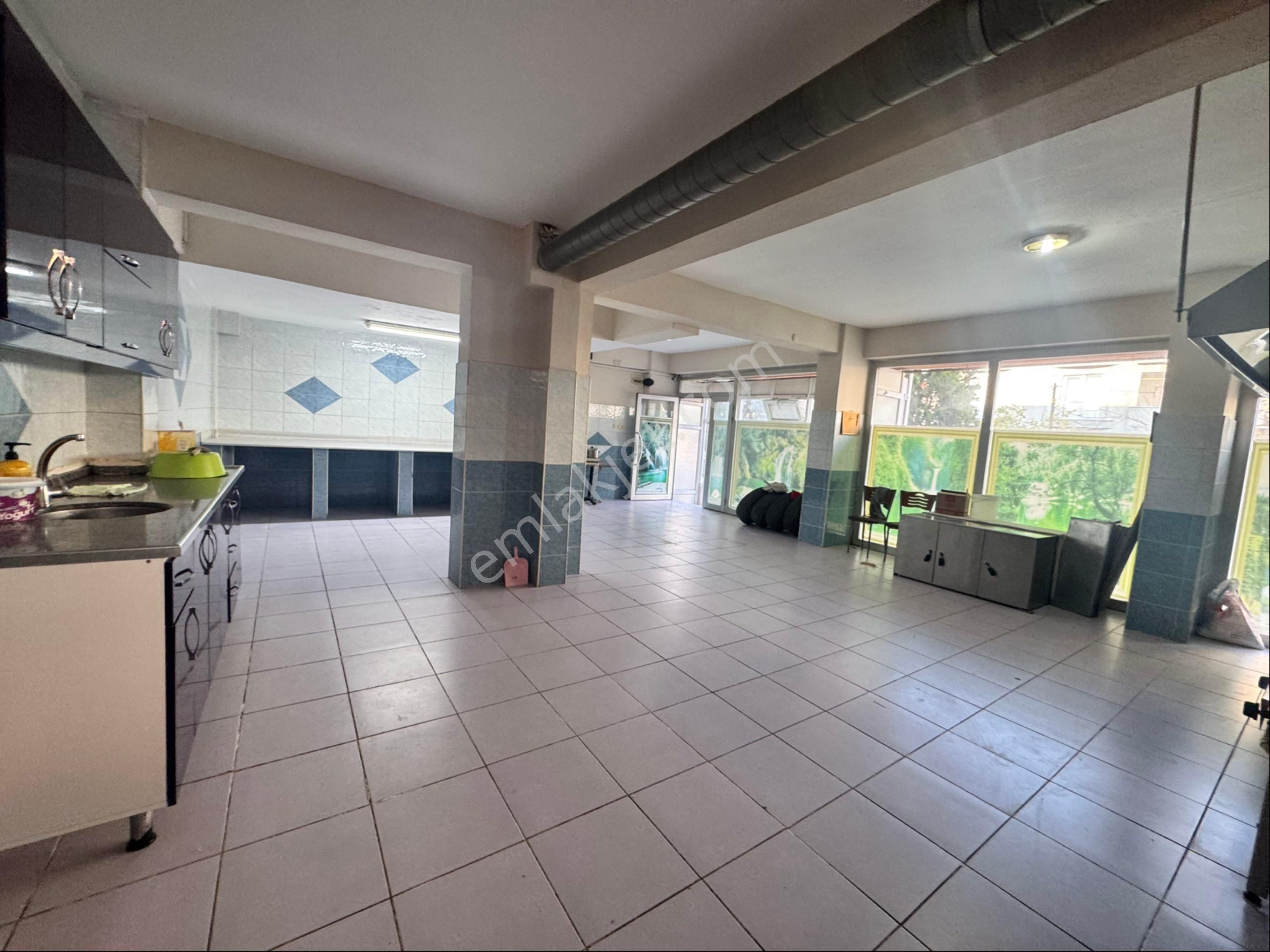 Fevzipaşa Mahallesin De Satılık 194m Dükkan - Görsel 2