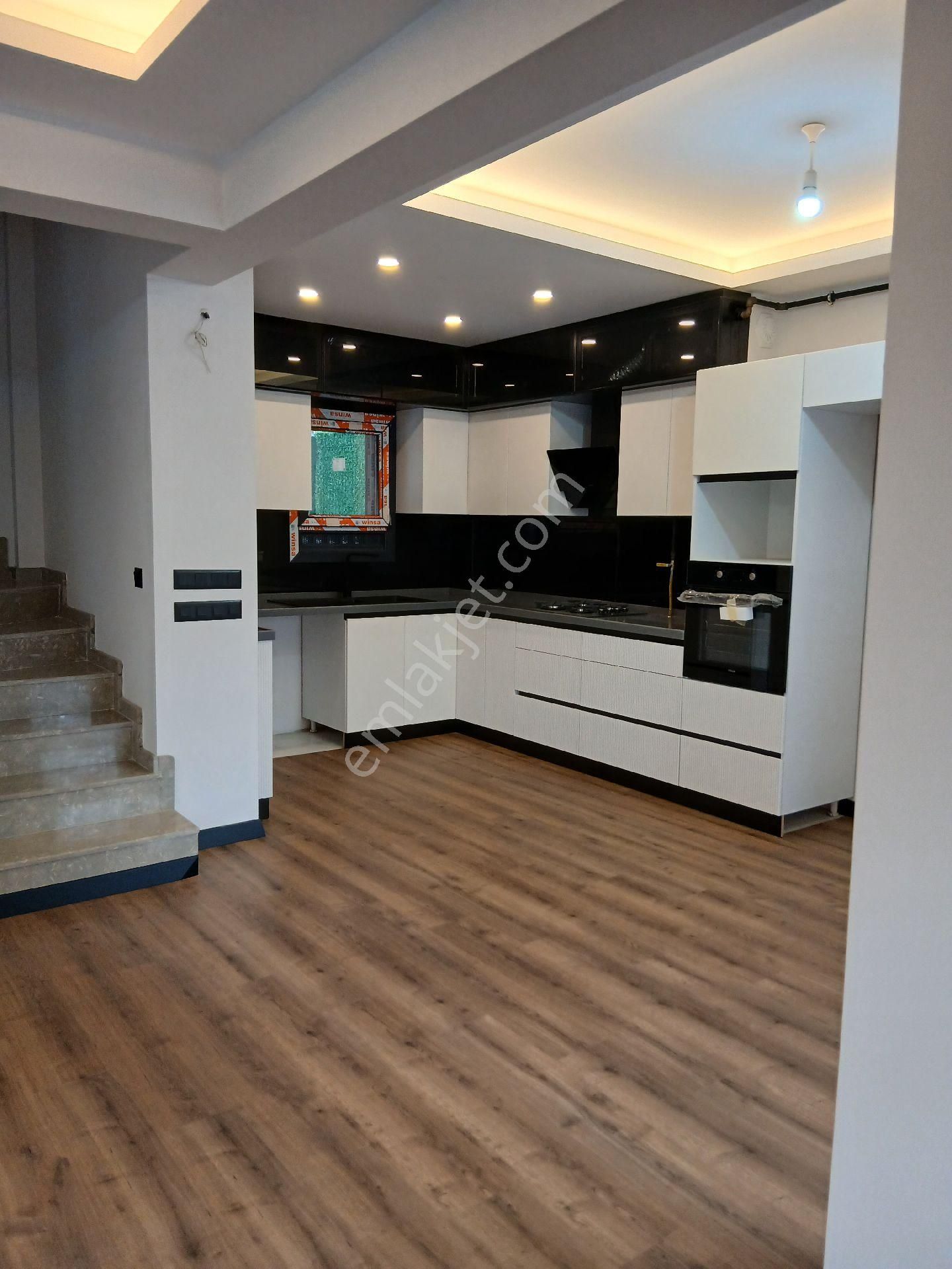 Geniş Bahçeli Müstakil Lüks Villa - Görsel 17