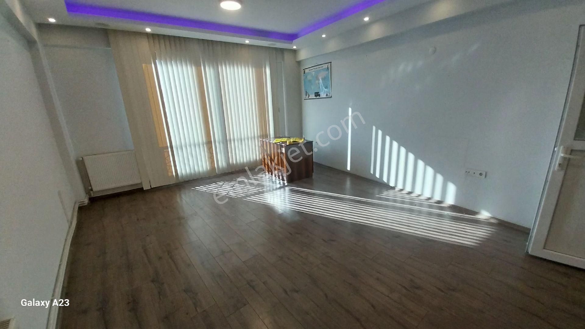 Menderes Merkez 1+1 Ofis Büro