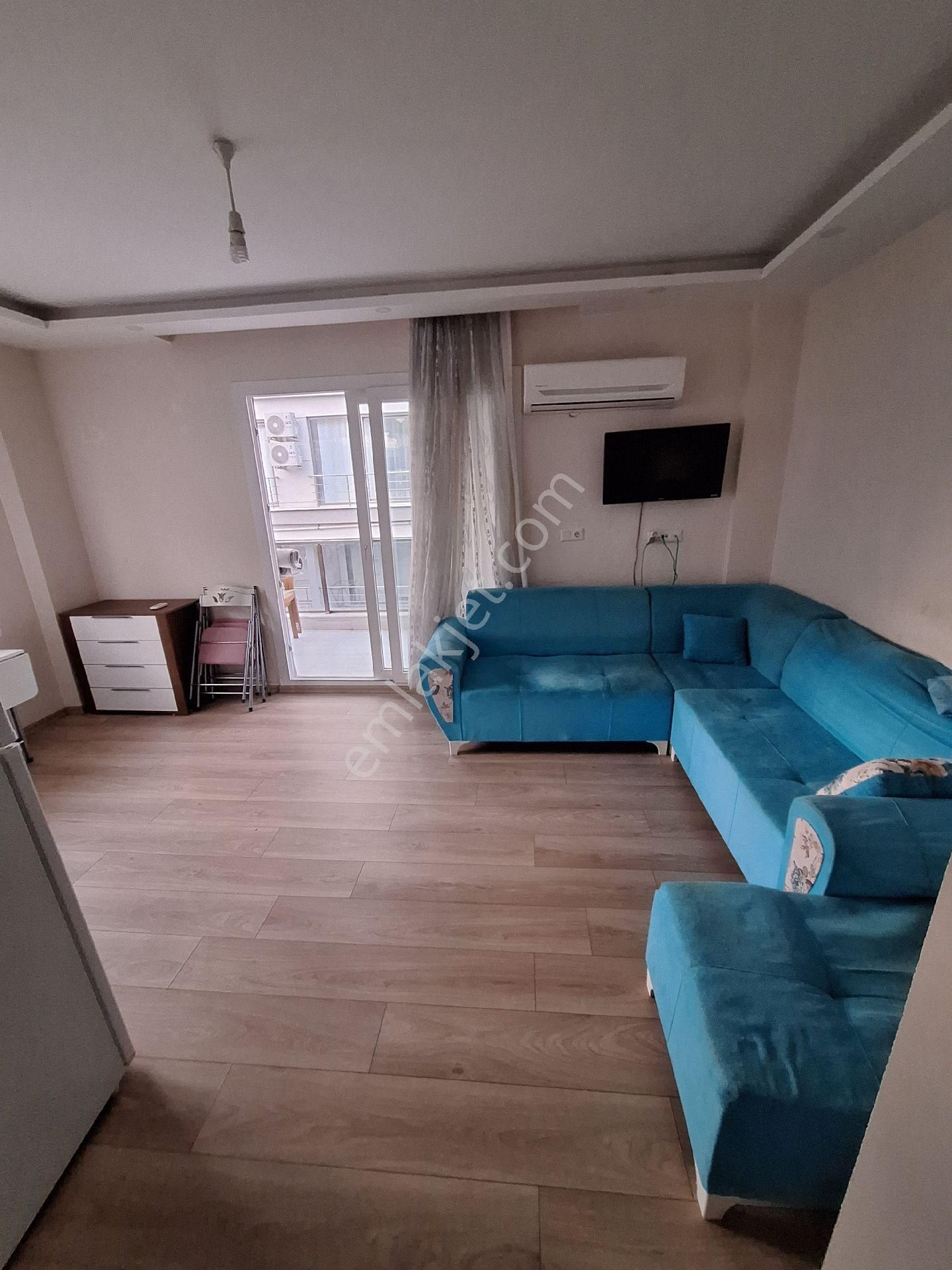 Üniversiteye Yürüme Mesafesinde Cafeler Sokağında - Görsel 7