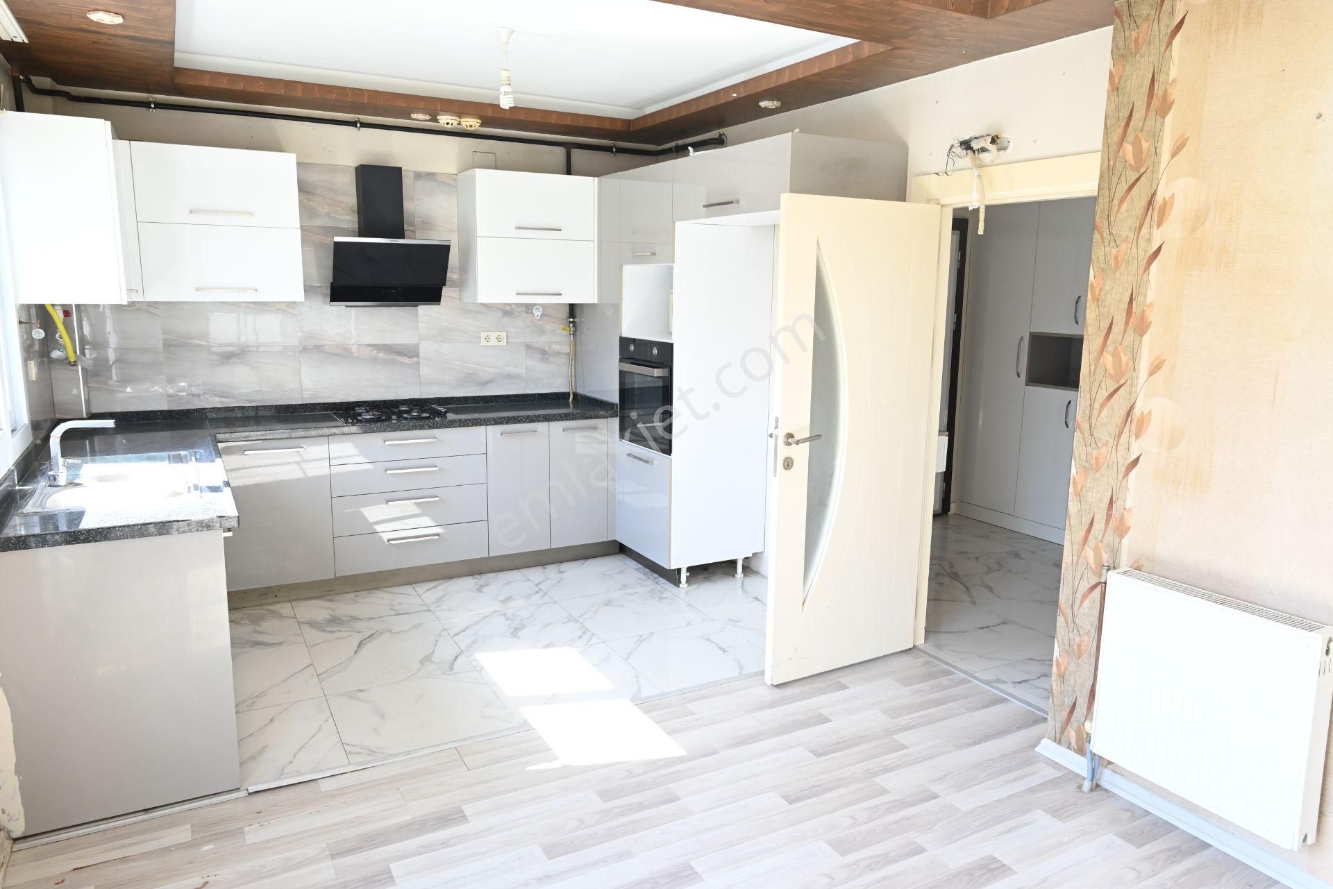 Üstünkent Emlak'tan Site İçi 4+1 Geniş Ferah Havuzlu Kiralık - Görsel 6