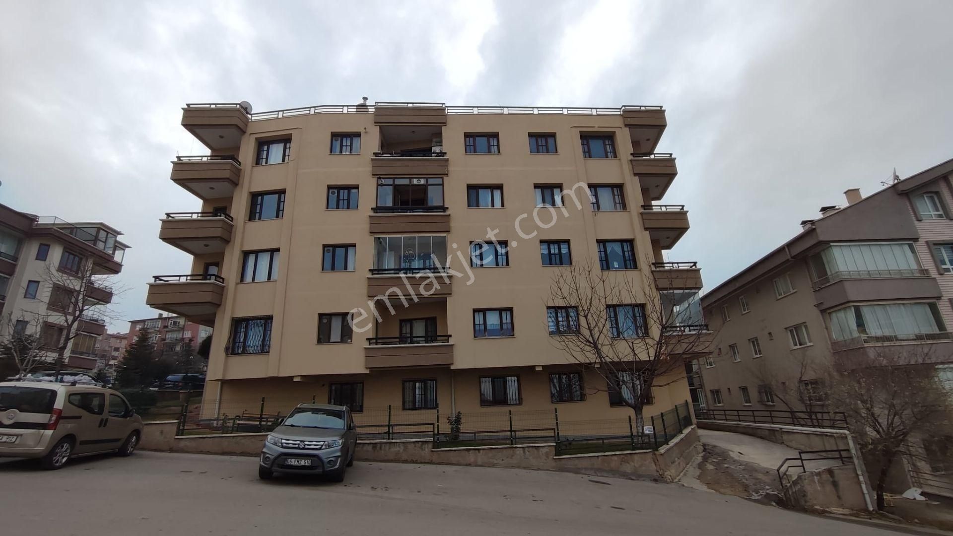 Atanora Vadi'den Dikmende 2 Banyolu Asansörlü Genç Binada Kombili 3+1 - Görsel 4