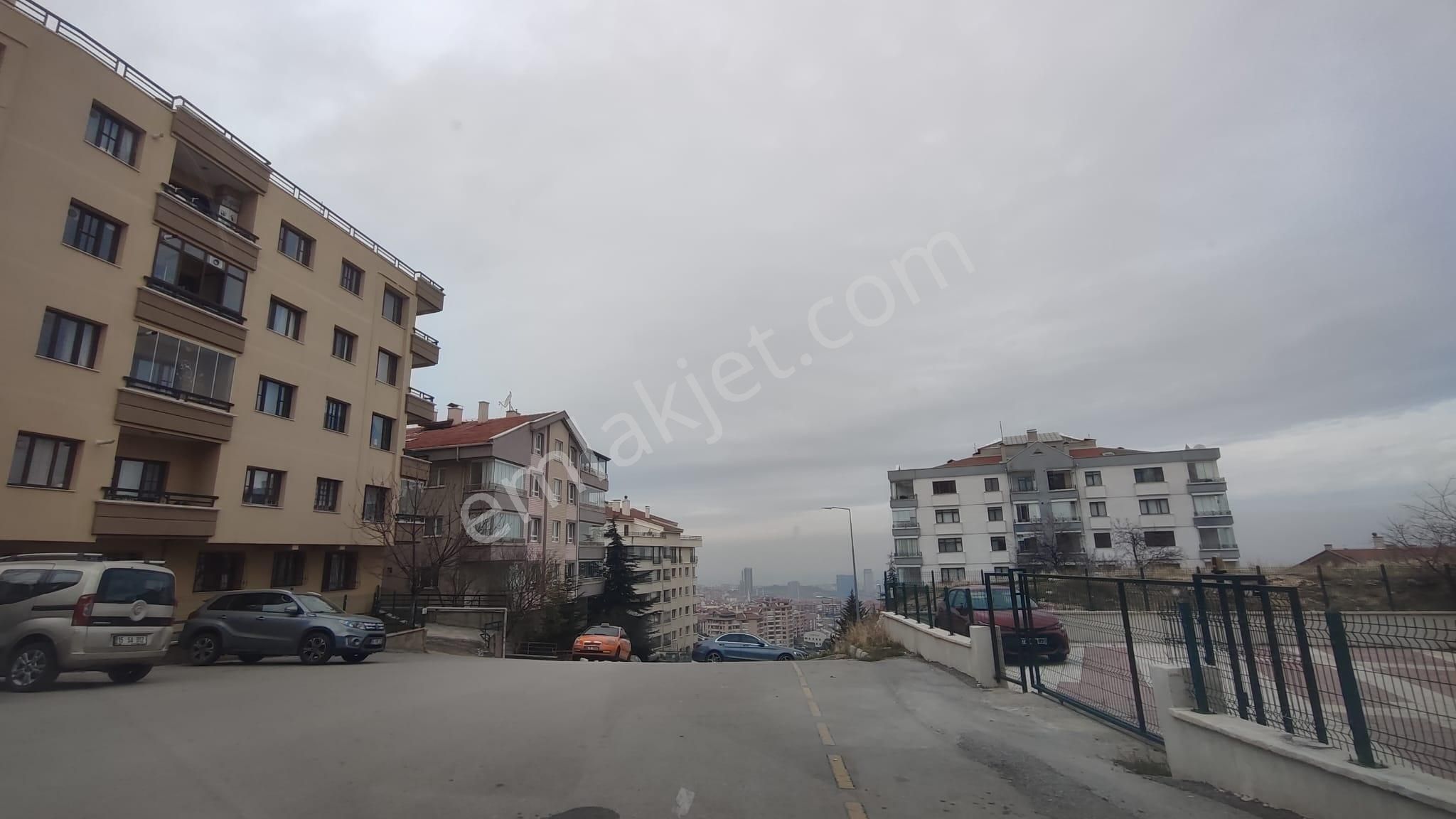 Atanora Vadi'den Dikmende 2 Banyolu Asansörlü Genç Binada Kombili 3+1 - Görsel 3