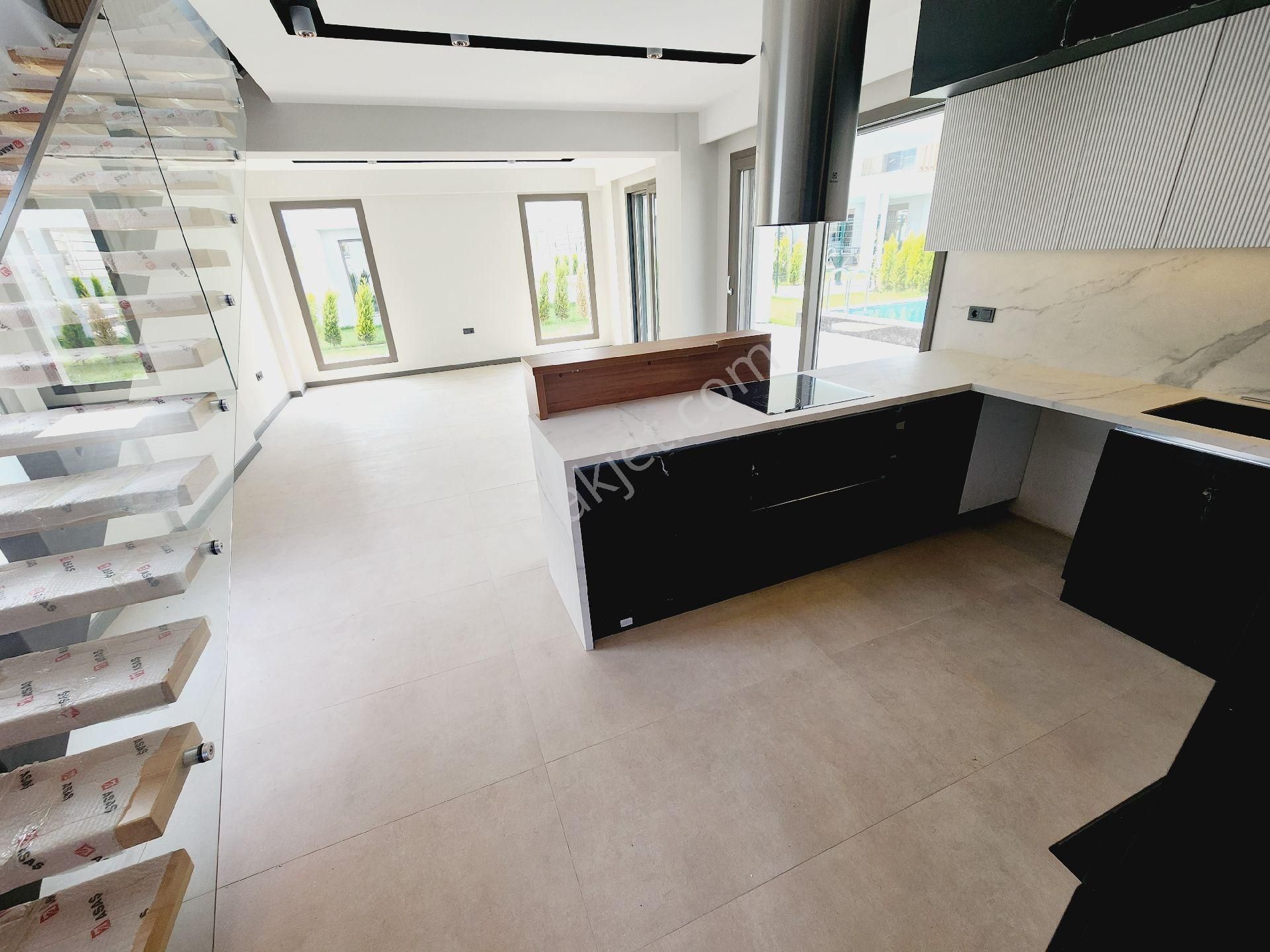 Güzelçamlı Plaj'a Çok Yakın Harika Havuzlu Villa Köşe Konum - Görsel 16