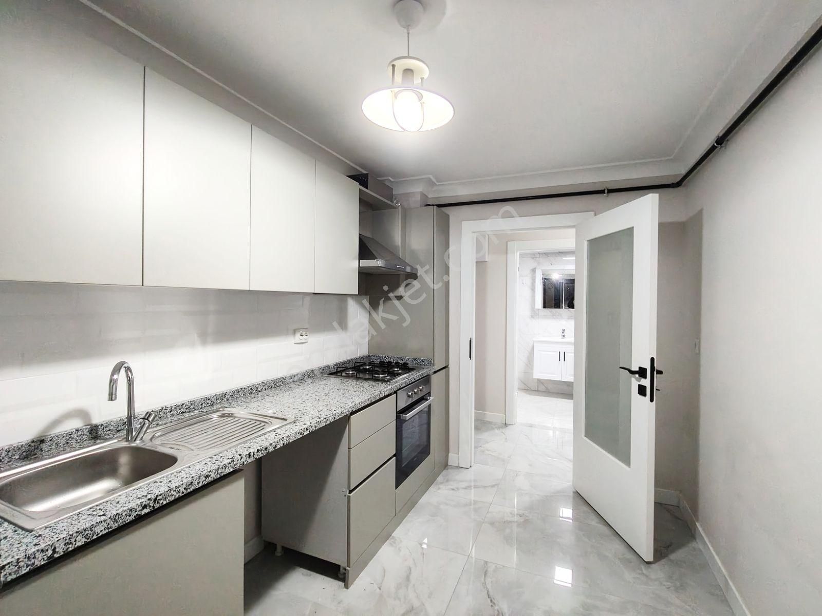 Emek'te,2+1,katta,yeni Bina,asansör,kapalı Garaj,kapalı Mutfak