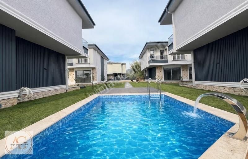 Arya'dan Küçükkuyu'da Denize Yakın Havuzlu 3+1 Satılık Villa - Görsel 21