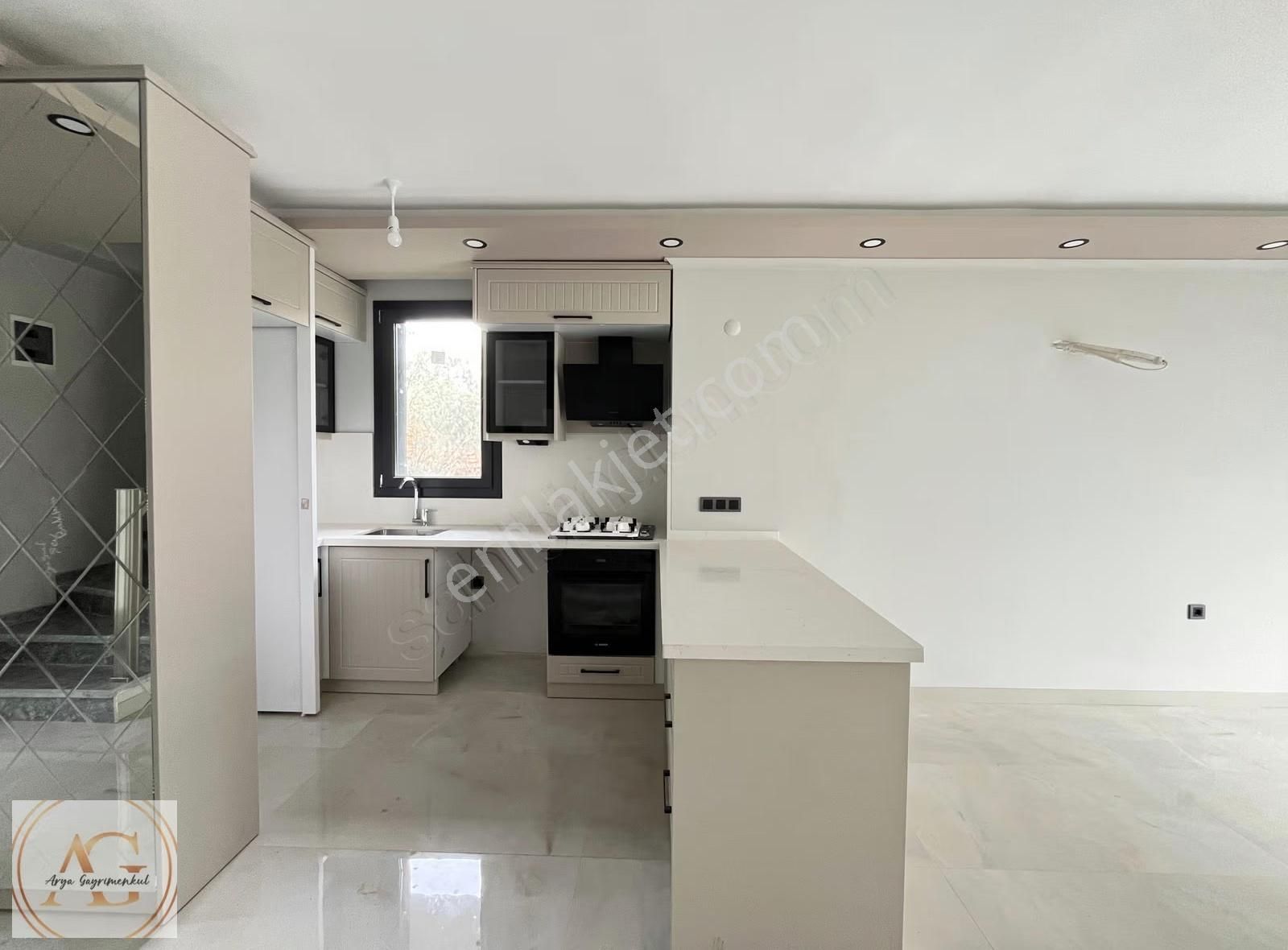 Arya'dan Küçükkuyu'da Denize Yakın Havuzlu 3+1 Satılık Villa - Görsel 26