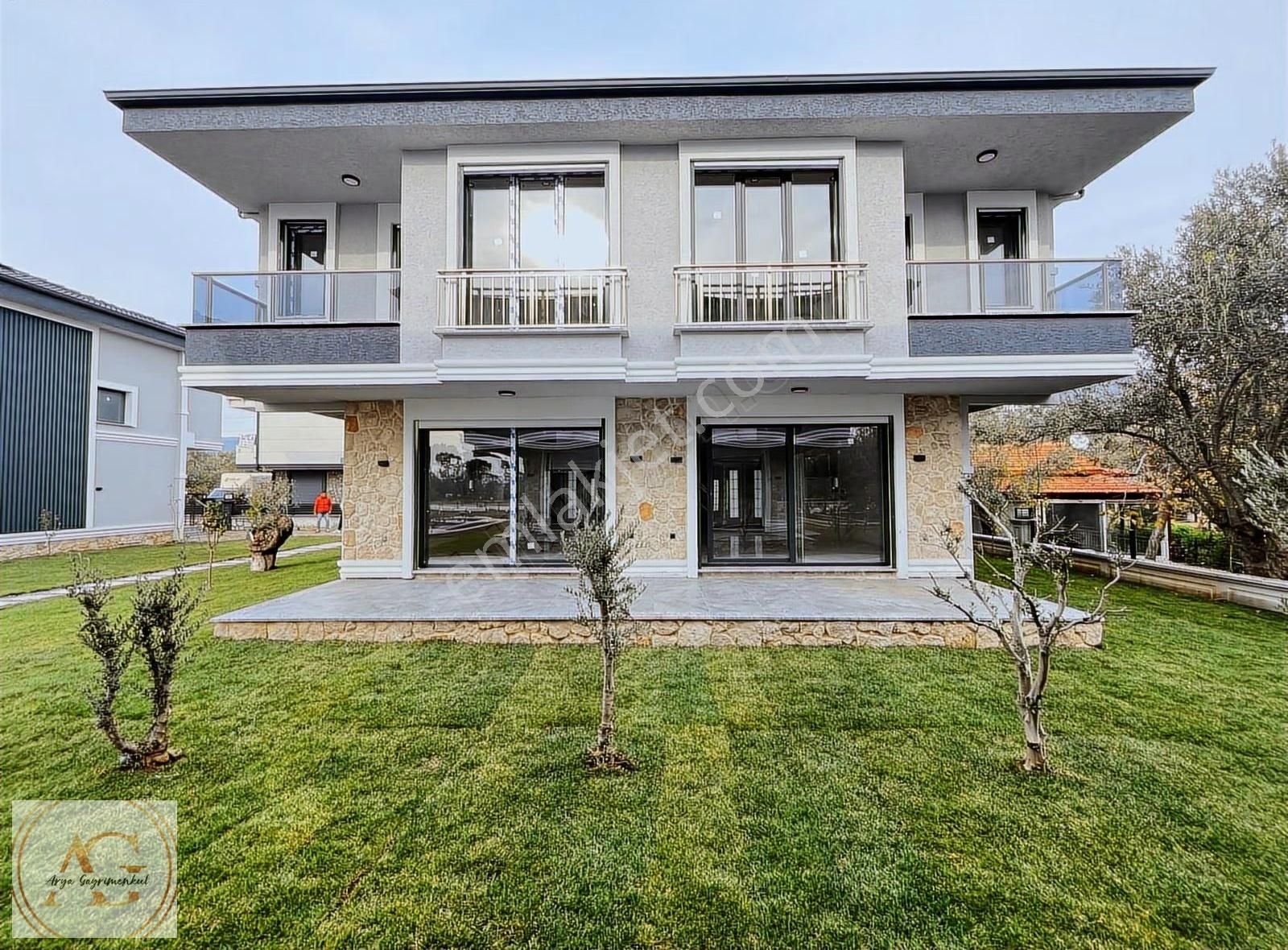 Arya'dan Küçükkuyu'da Denize Yakın Havuzlu 3+1 Satılık Villa - Görsel 8