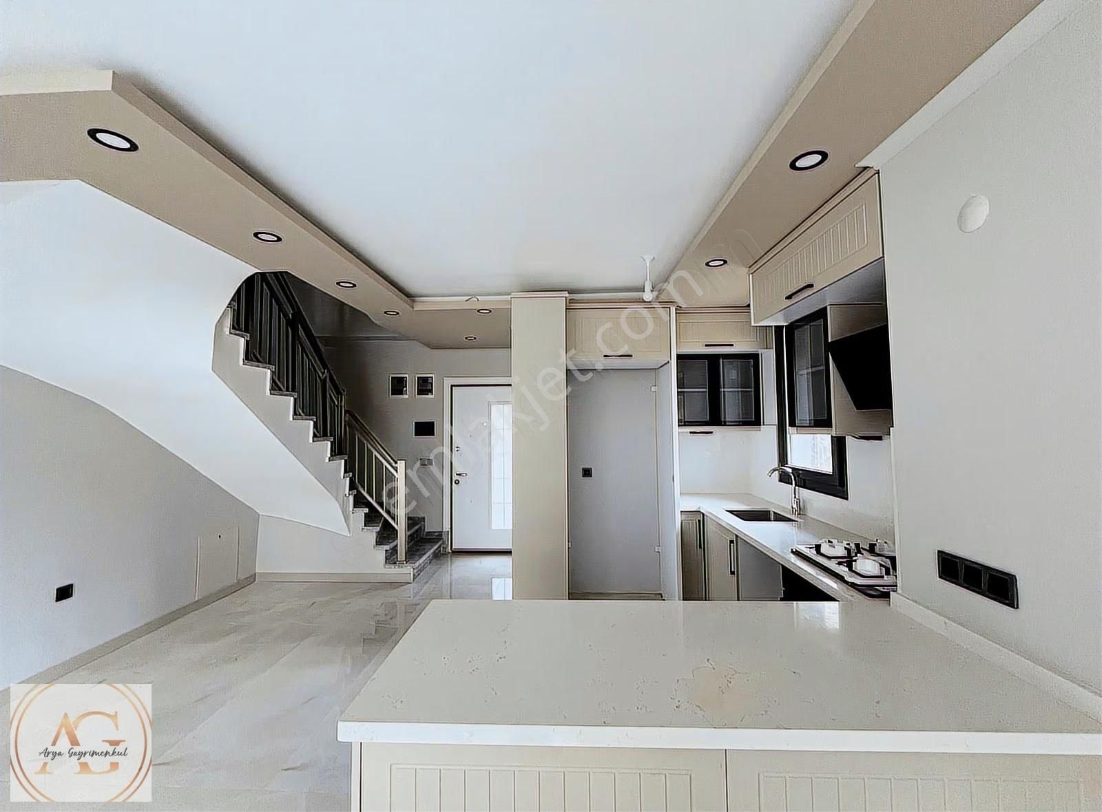 Arya'dan Küçükkuyu'da Denize Yakın Havuzlu 3+1 Satılık Villa - Görsel 14