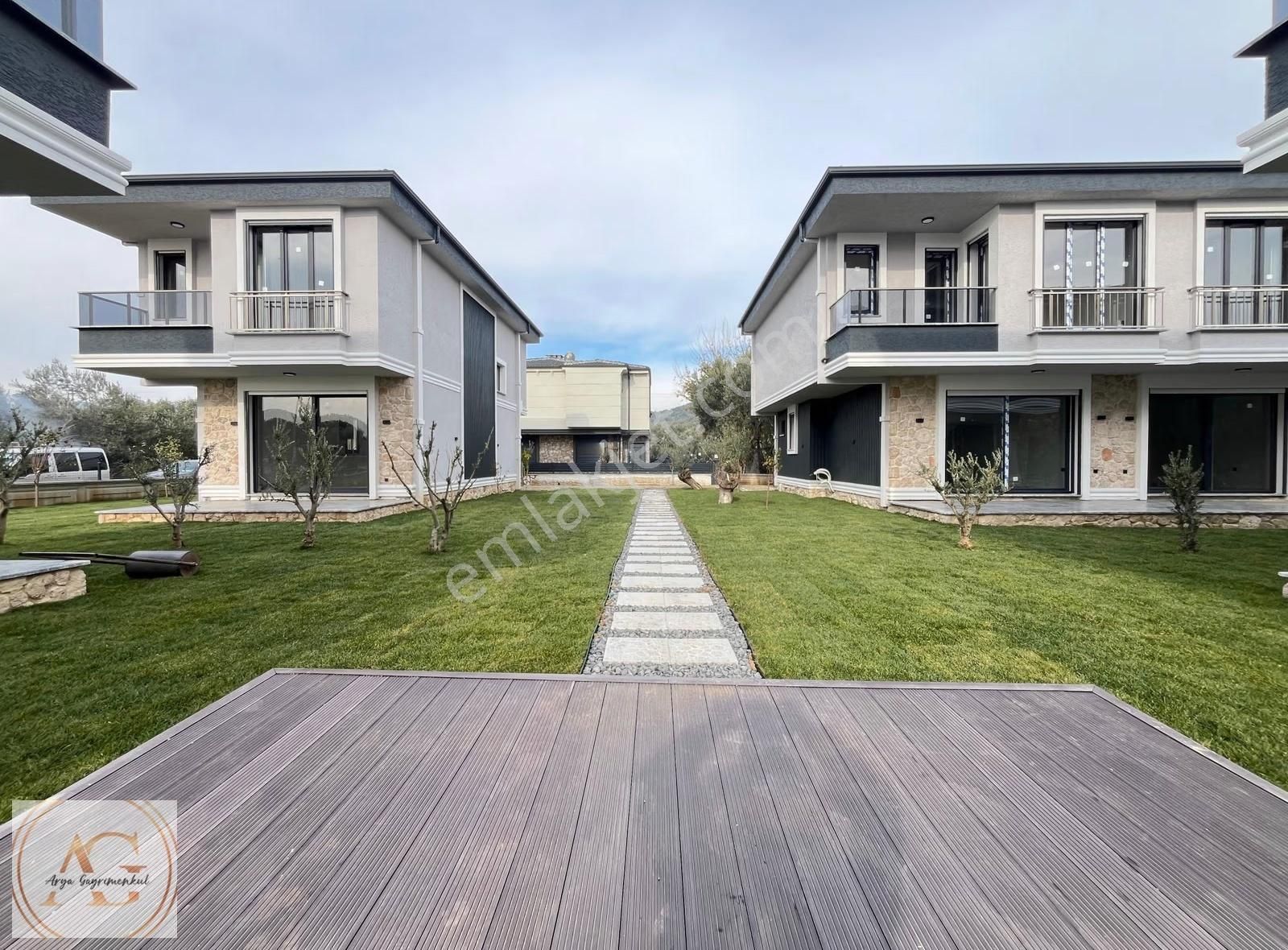 Arya'dan Küçükkuyu'da Denize Yakın Havuzlu 3+1 Satılık Villa - Görsel 29