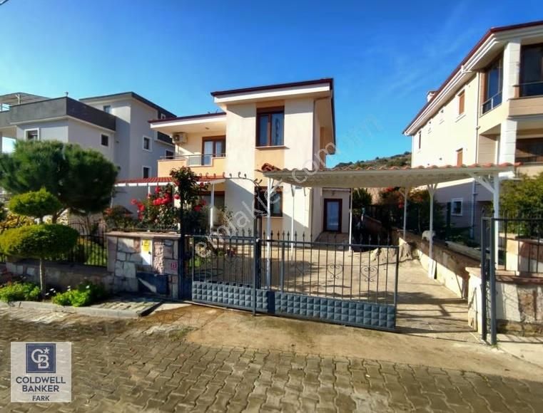 Ayvalık Küçükköy'de Satılık Müstakil Geniş Villa